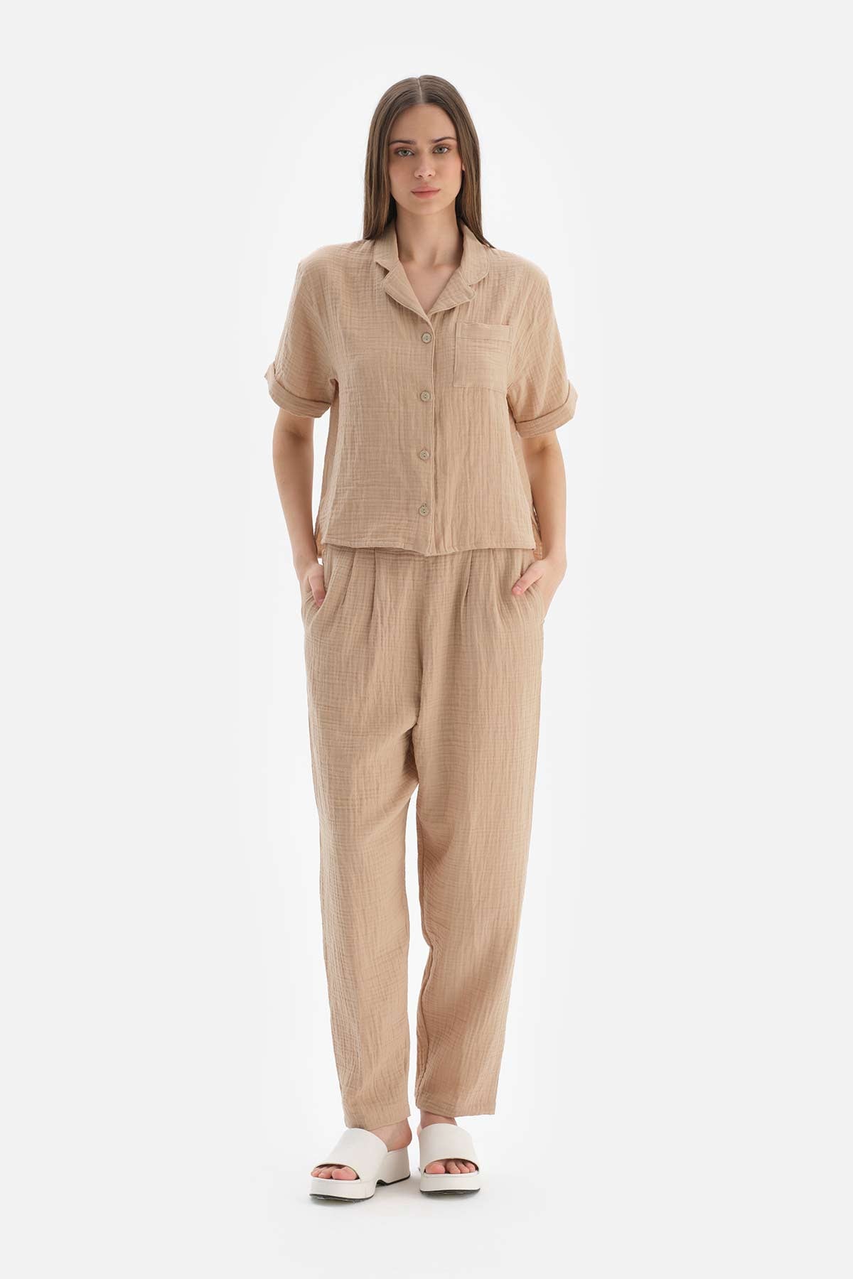 BEIGE TROUSERS