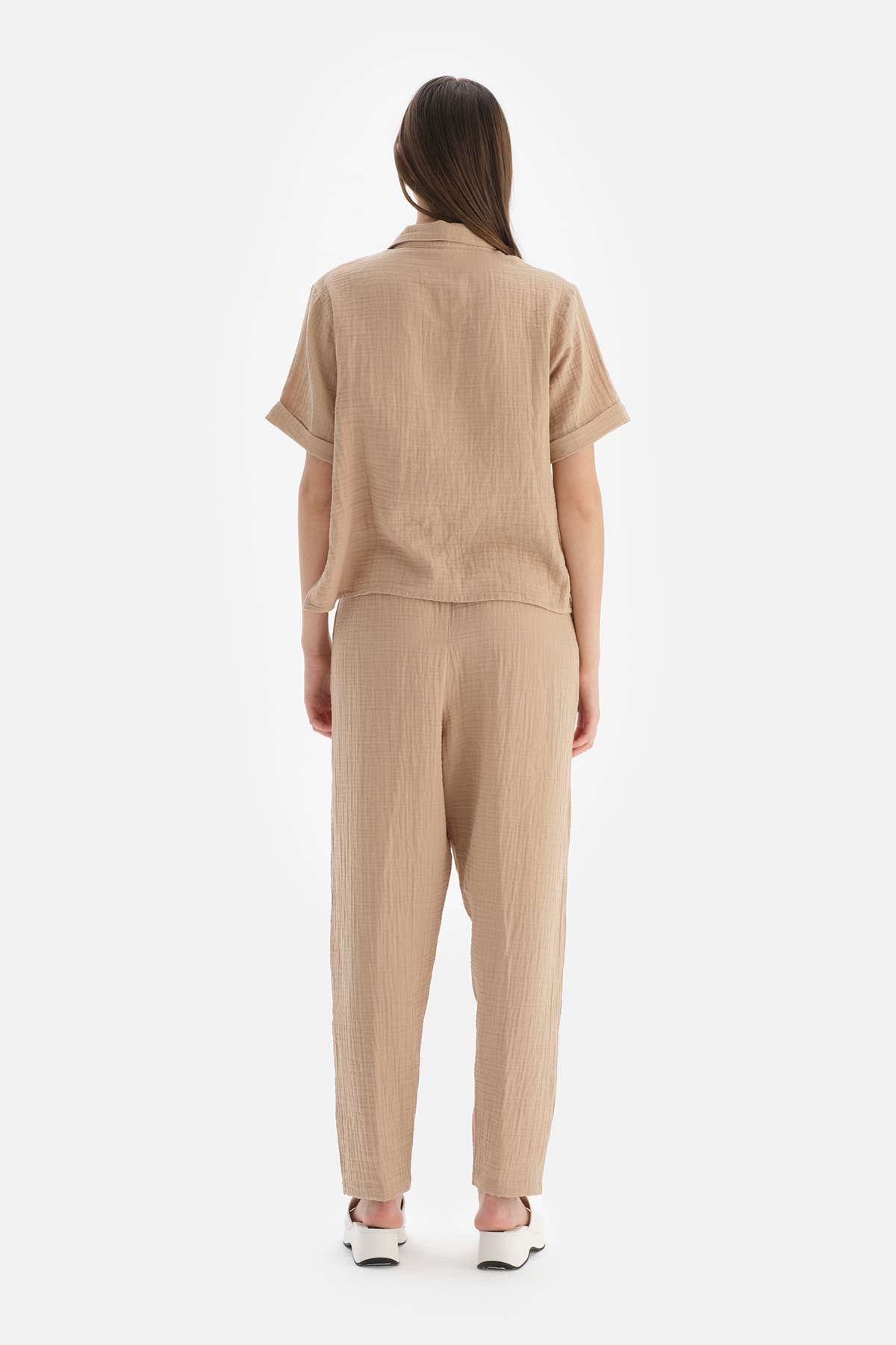 BEIGE TROUSERS