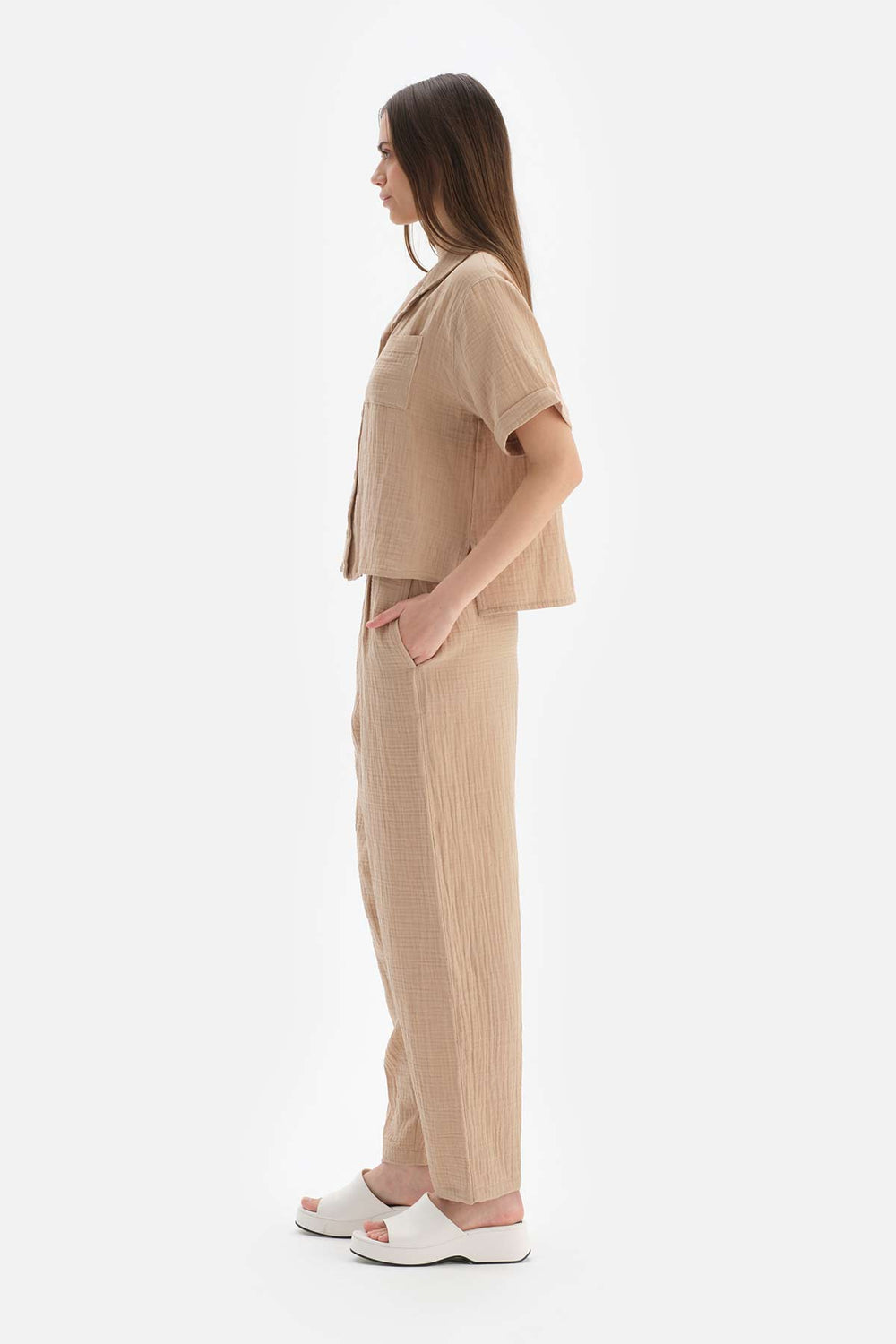 BEIGE TROUSERS