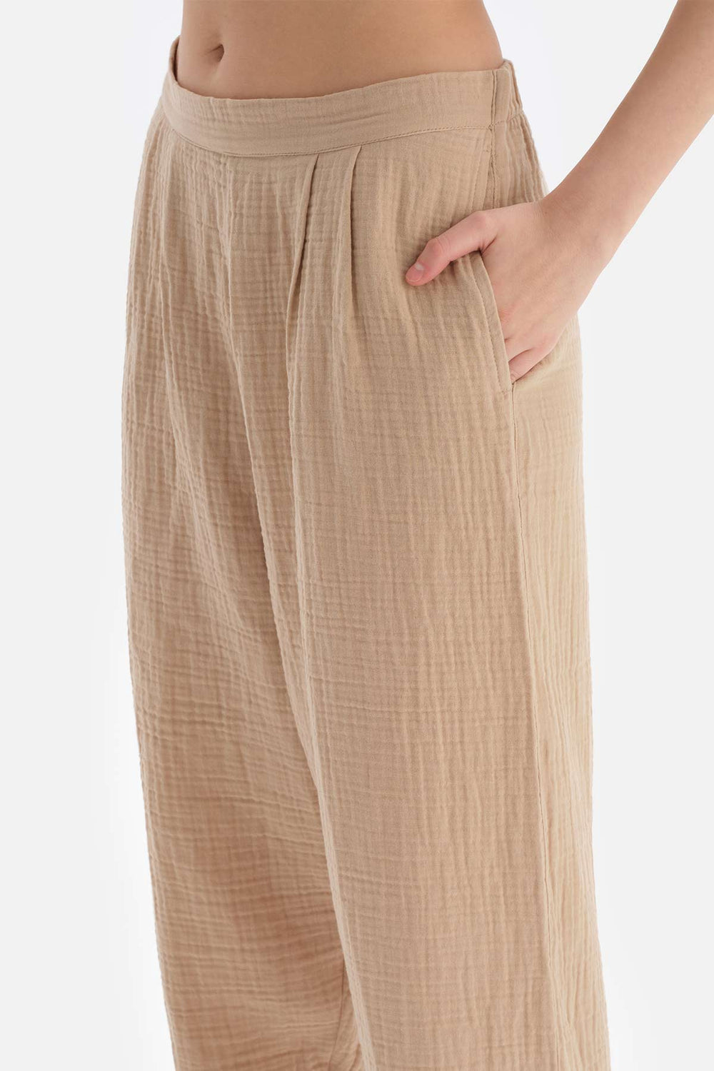 BEIGE TROUSERS