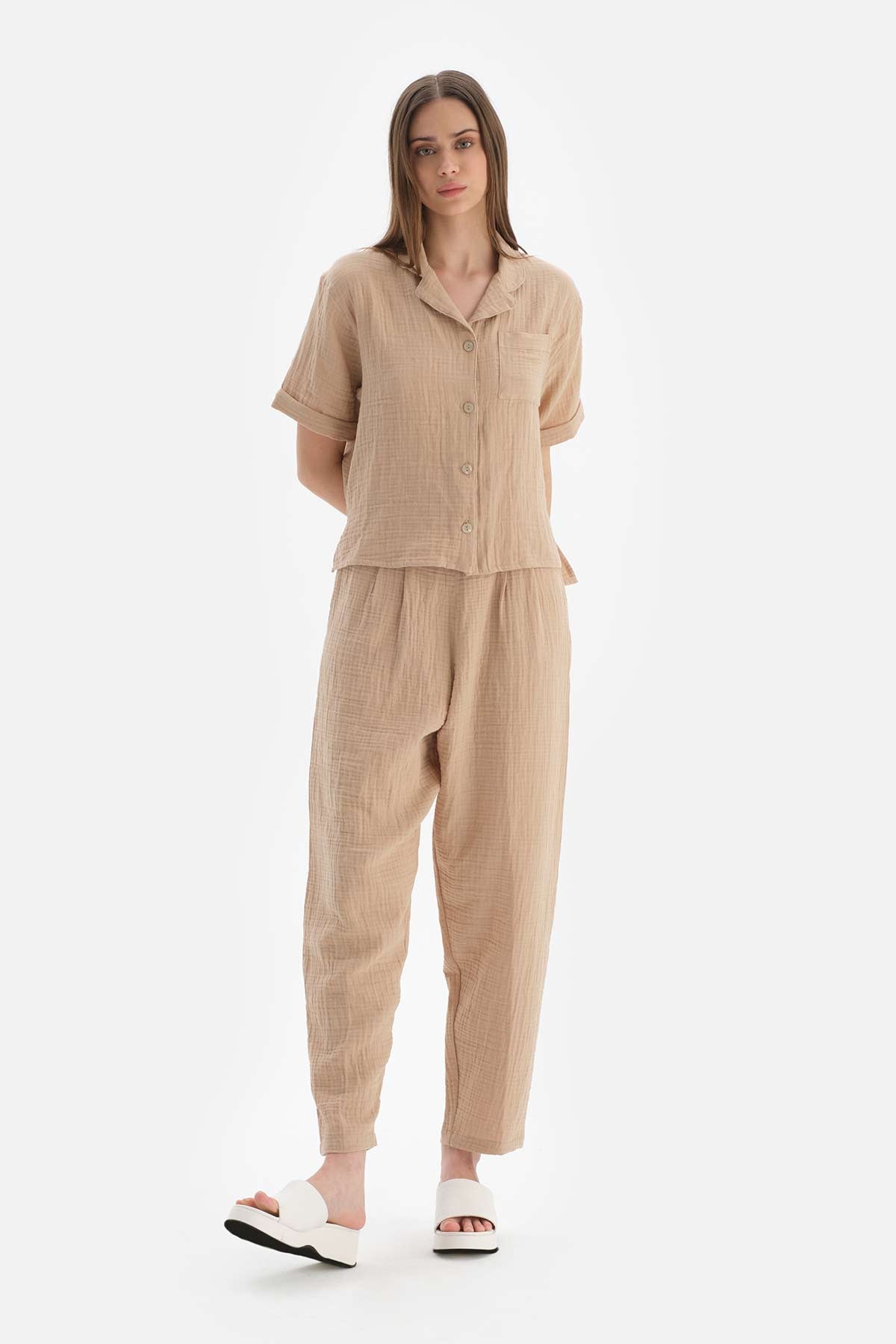 BEIGE TROUSERS