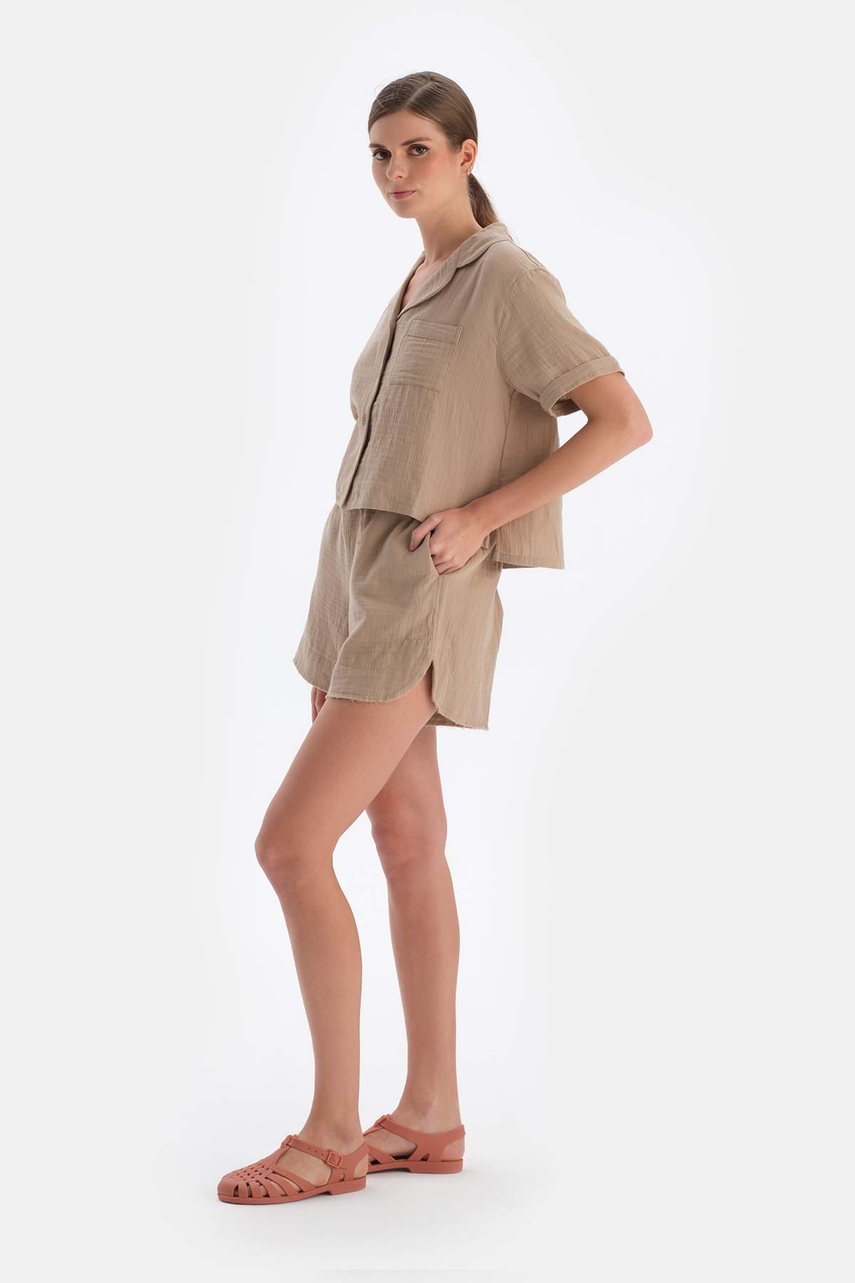 Bej Müslin Şort