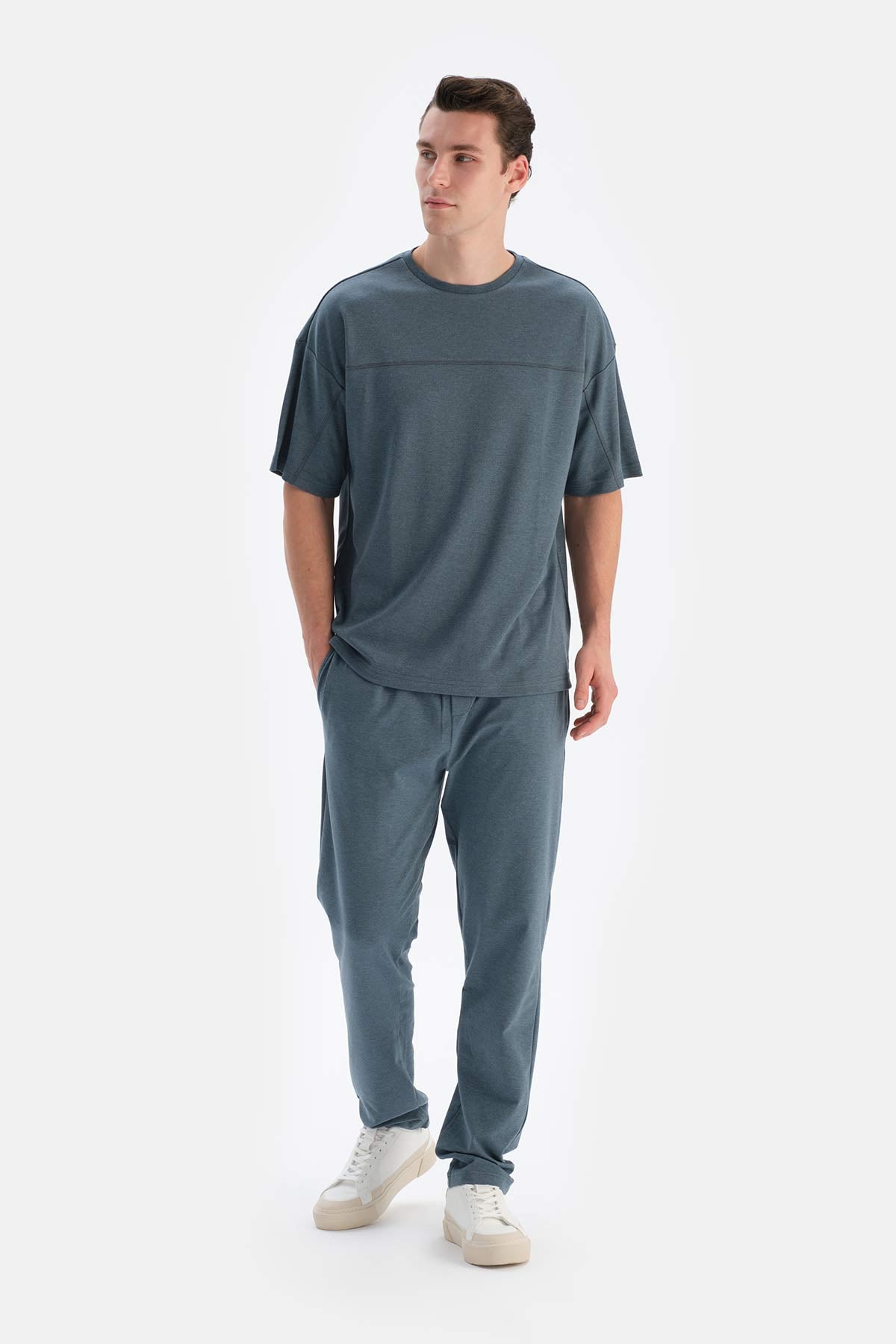 Indigo CREW-NECK OVERSIZE EVERFRESH T-SHIRT