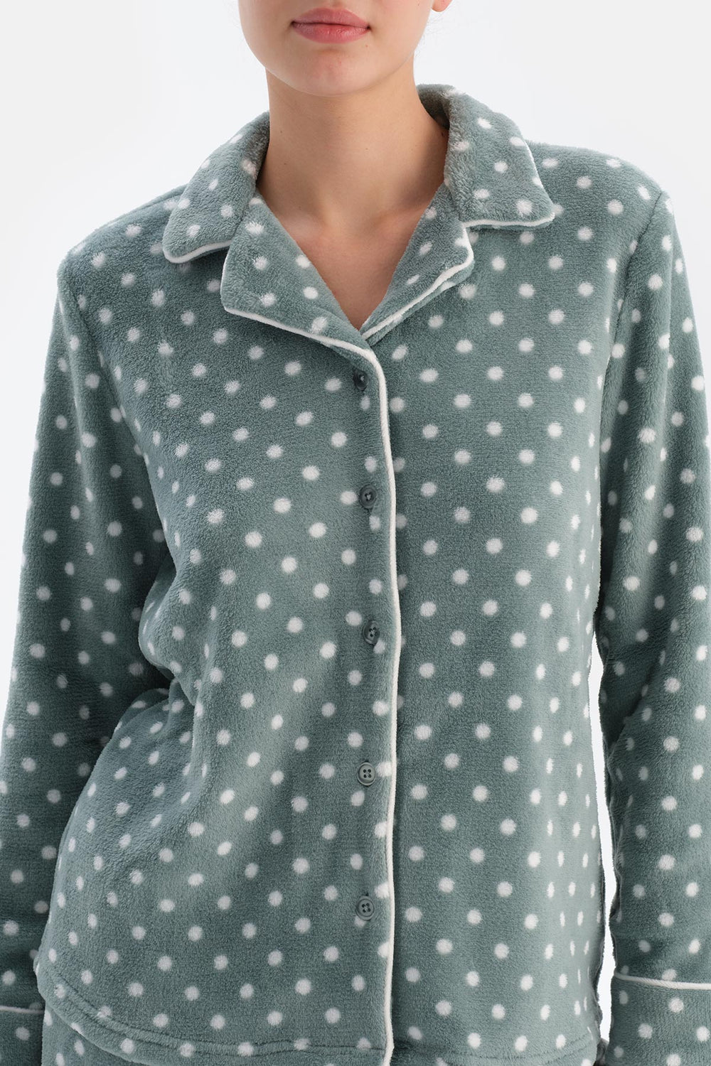 Açık Gri Puantiyeli Polar Gömlek Pantolon Pijama Takımı