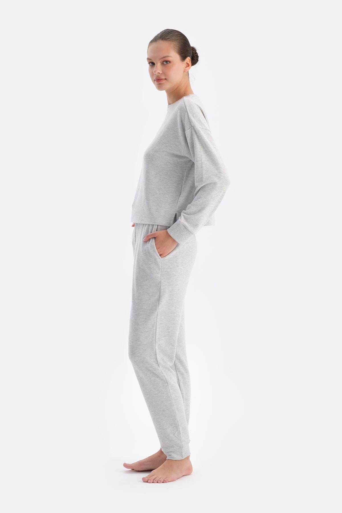 Grey Melange CREW NECK LONG SLEEVE PAJAMA SET WITH JOGGER PANTS
