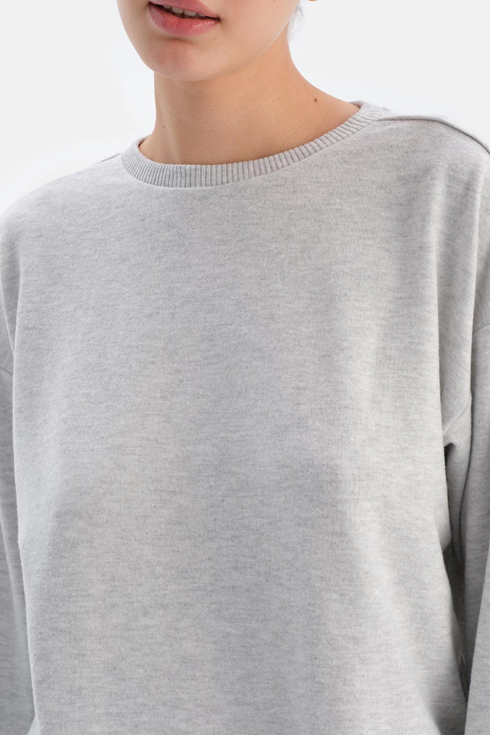 Grey Melange CREW NECK LONG SLEEVE PAJAMA SET WITH JOGGER PANTS