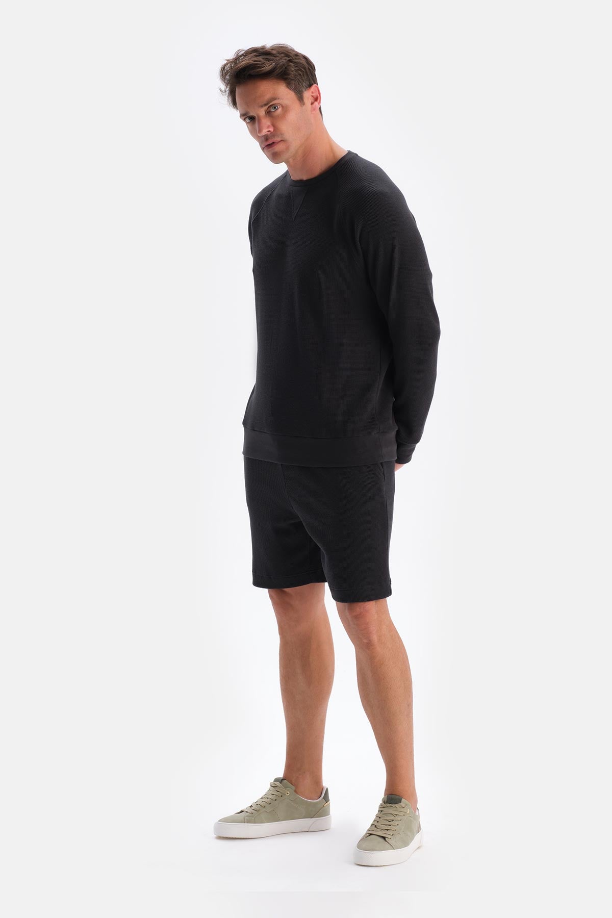 Siyah Bisiklet Yaka Uzun Kollu Waffle Sweatshırt