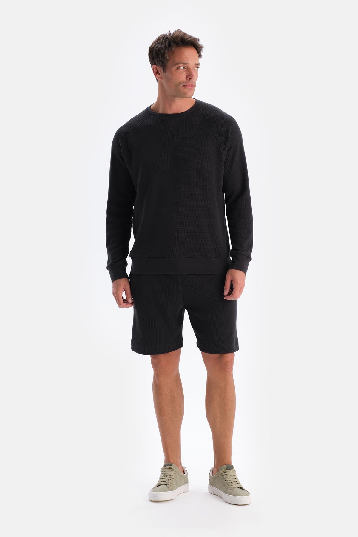 Siyah Bisiklet Yaka Uzun Kollu Waffle Sweatshırt