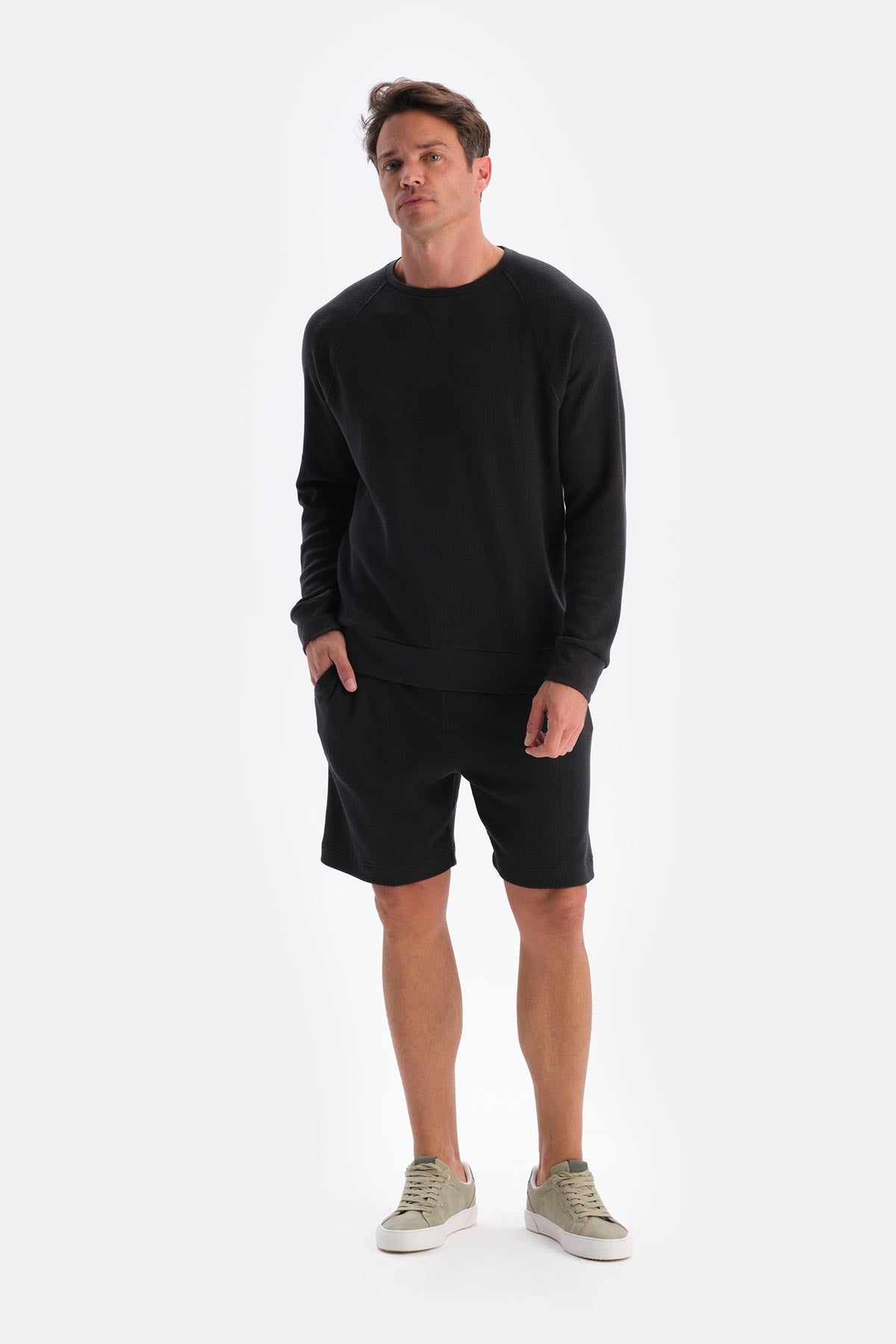 Siyah Bisiklet Yaka Uzun Kollu Waffle Sweatshırt