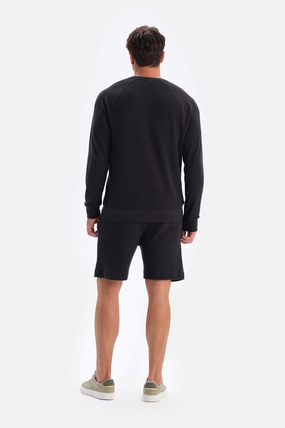 Siyah Cepli Bağcıklı Waffle Şort