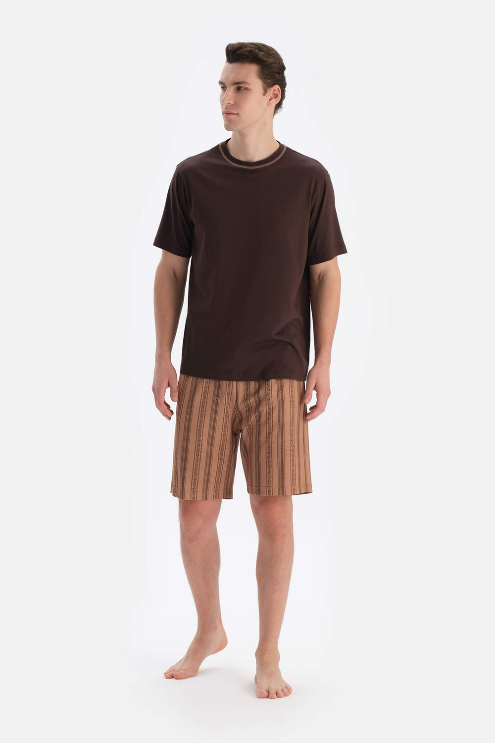 Koyu Kahve Bisiklet Yaka Kısa Kollu Tişört Şort Pijama Takımı