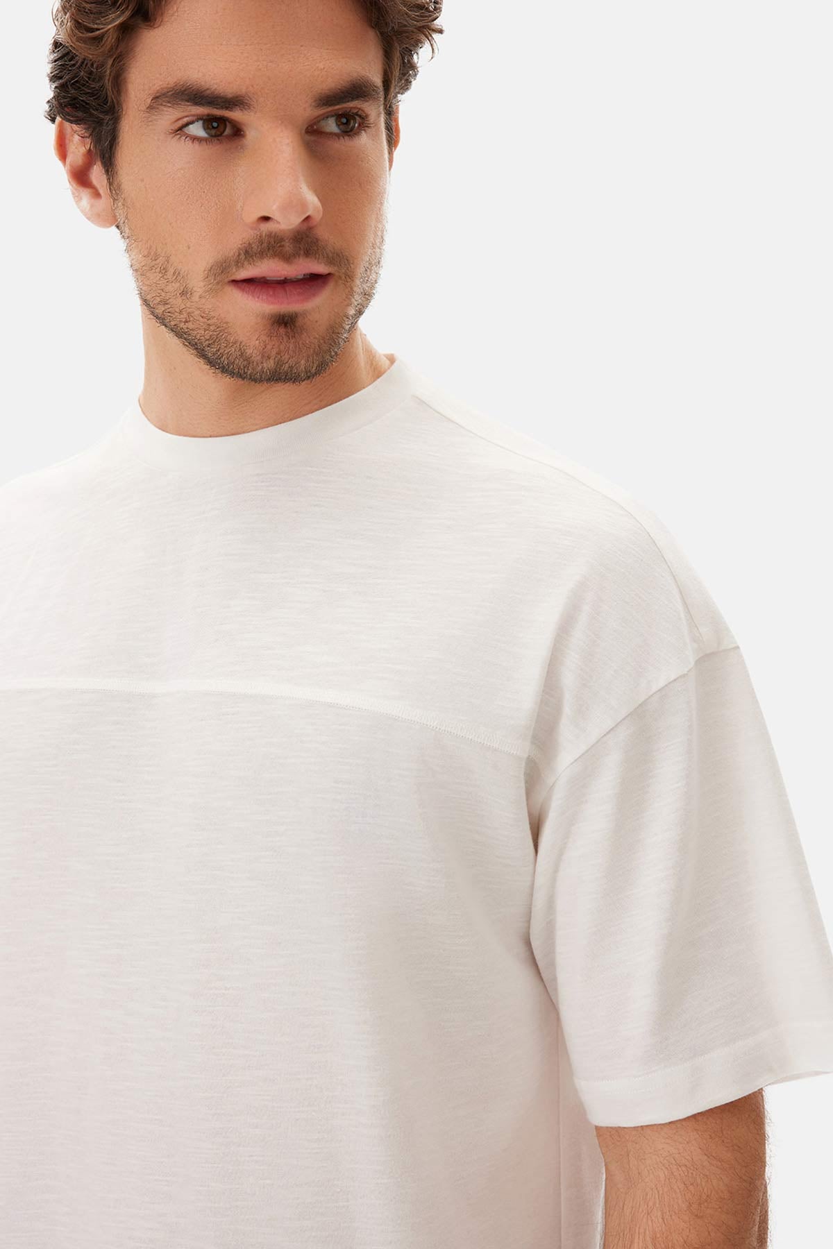 Ekru Bıs Yaka Flamlı Tişört Şort Pijama Takımı