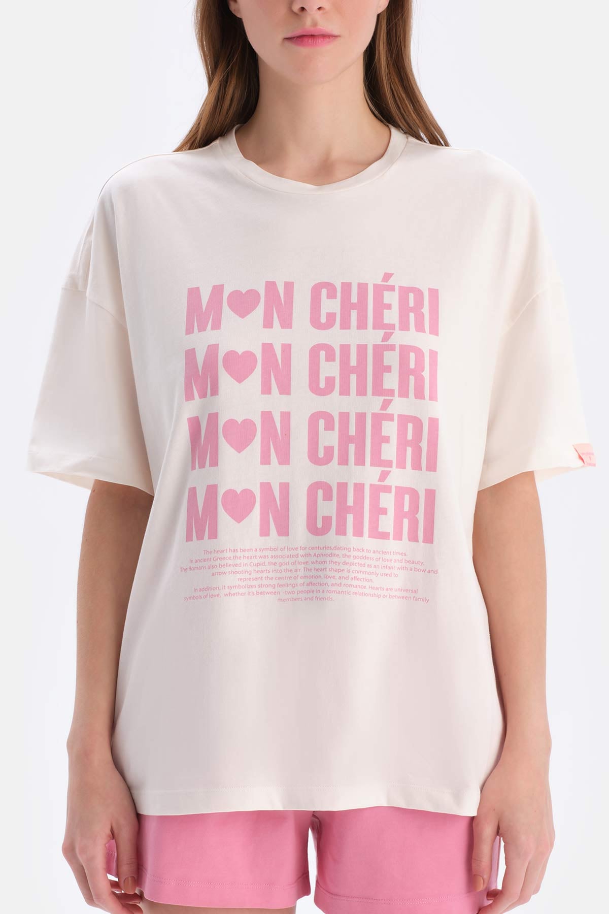 Ekru Kısa Kollu Parça Baskılı Süprem Tişört Şort Pijama Takımı