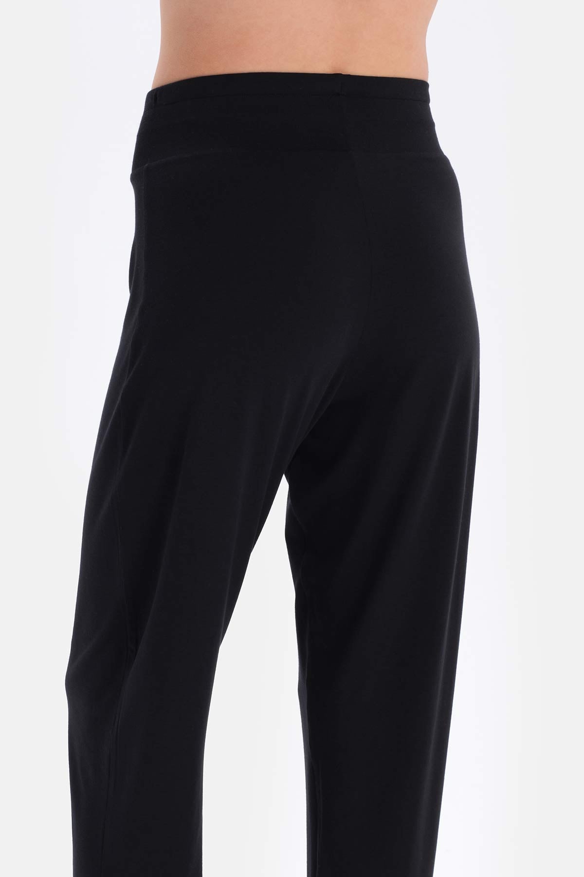 Siyah Bisiklet Yaka Kısa Kollu Tişört Jogger Alt Pijama Takımı