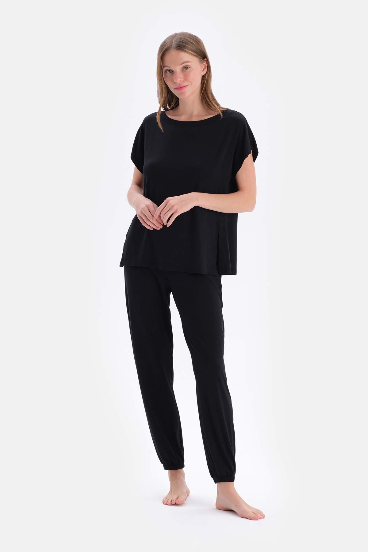 Siyah Bisiklet Yaka Kısa Kollu Tişört Jogger Alt Pijama Takımı