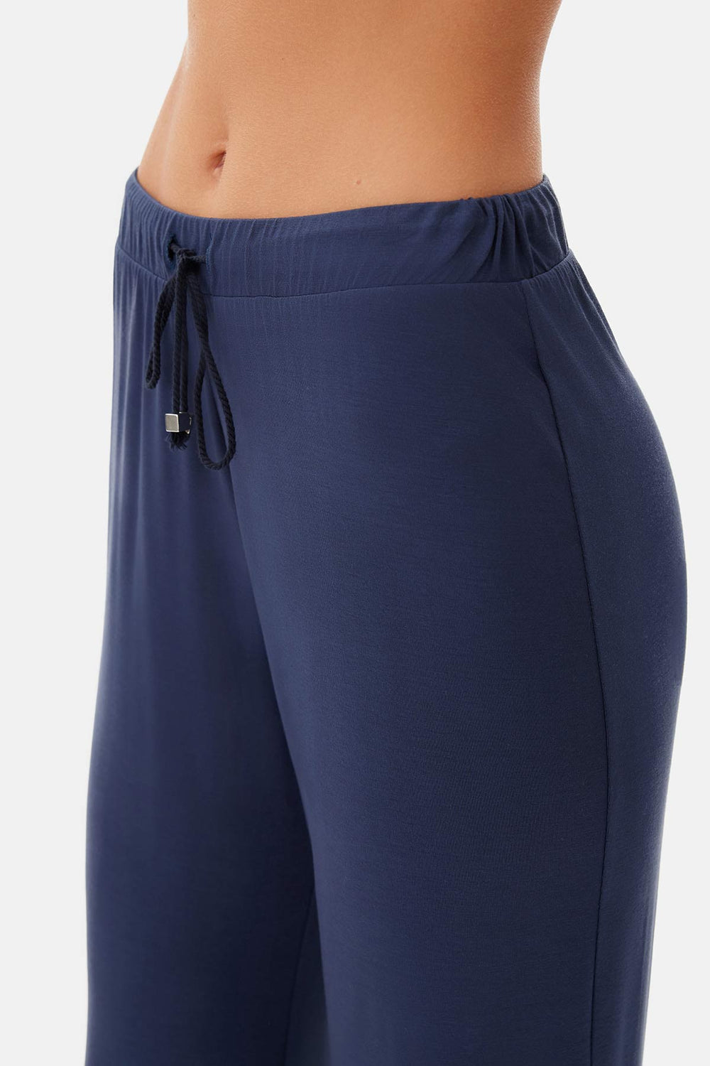 Lacivert Biye Detaylı Askılı Viskon Pijama Takımı