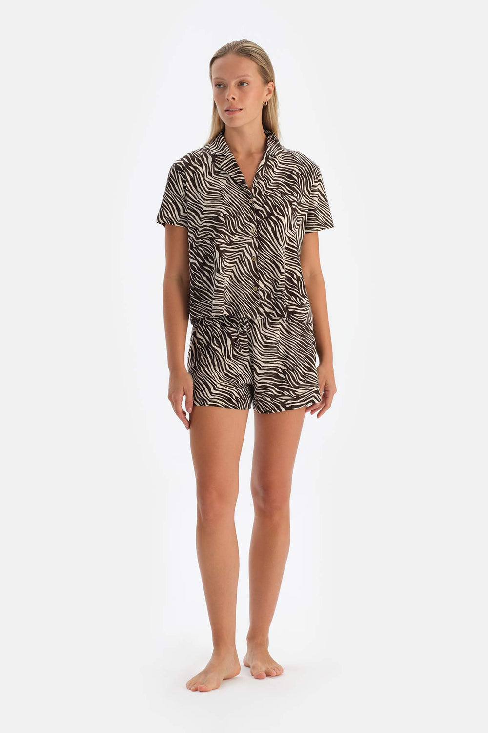 Kahverengi Zebra Desenli Viskon Şortlu Pijama Takımı