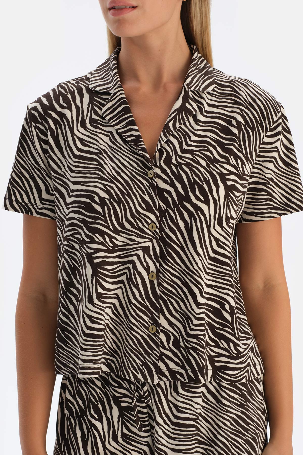 Kahverengi Zebra Desenli Viskon Şortlu Pijama Takımı