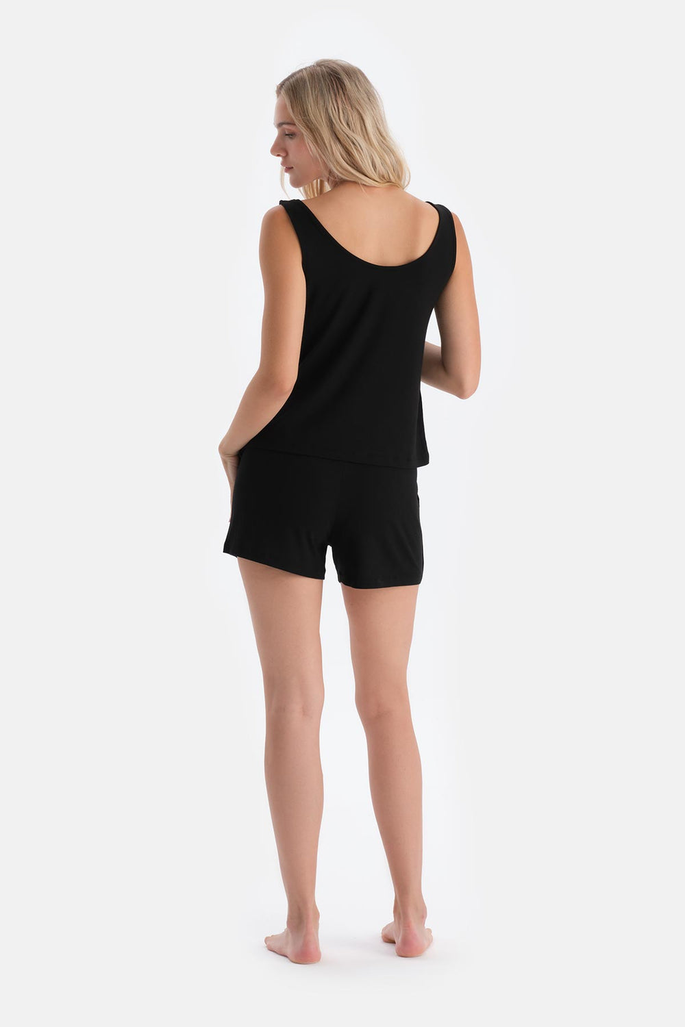 Siyah Saten Biye Detaylı Modal Şortlu Pijama Takımı