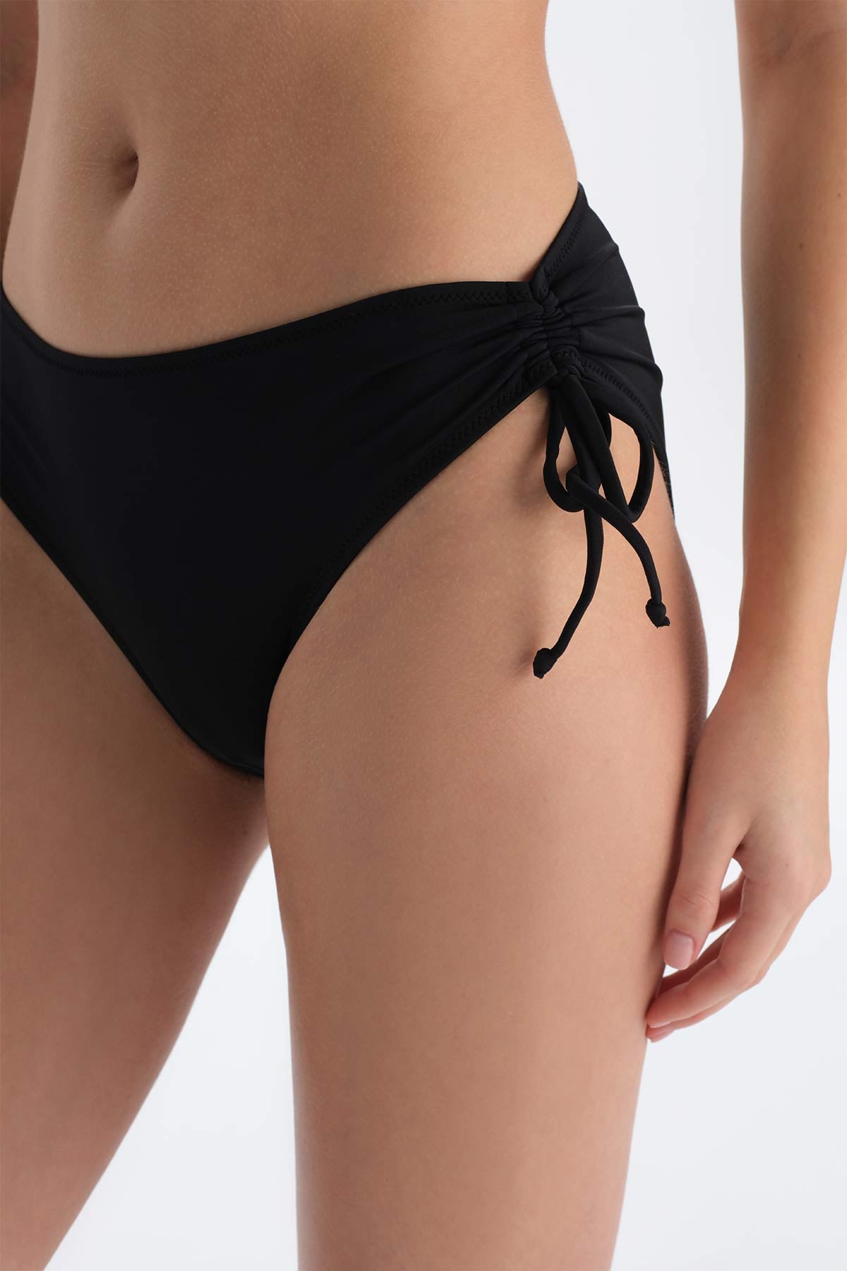 Siyah Yanı Büzgülü Bikini Alt