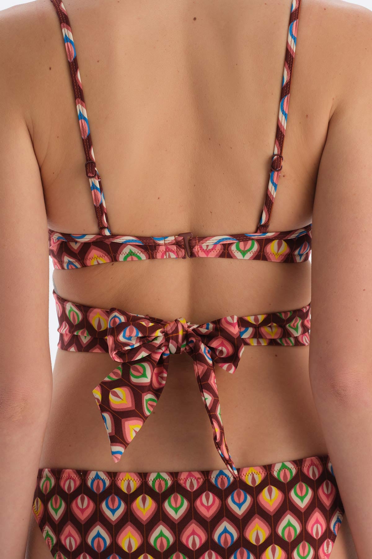 Kahverengi Kaplı Bikini Üstü