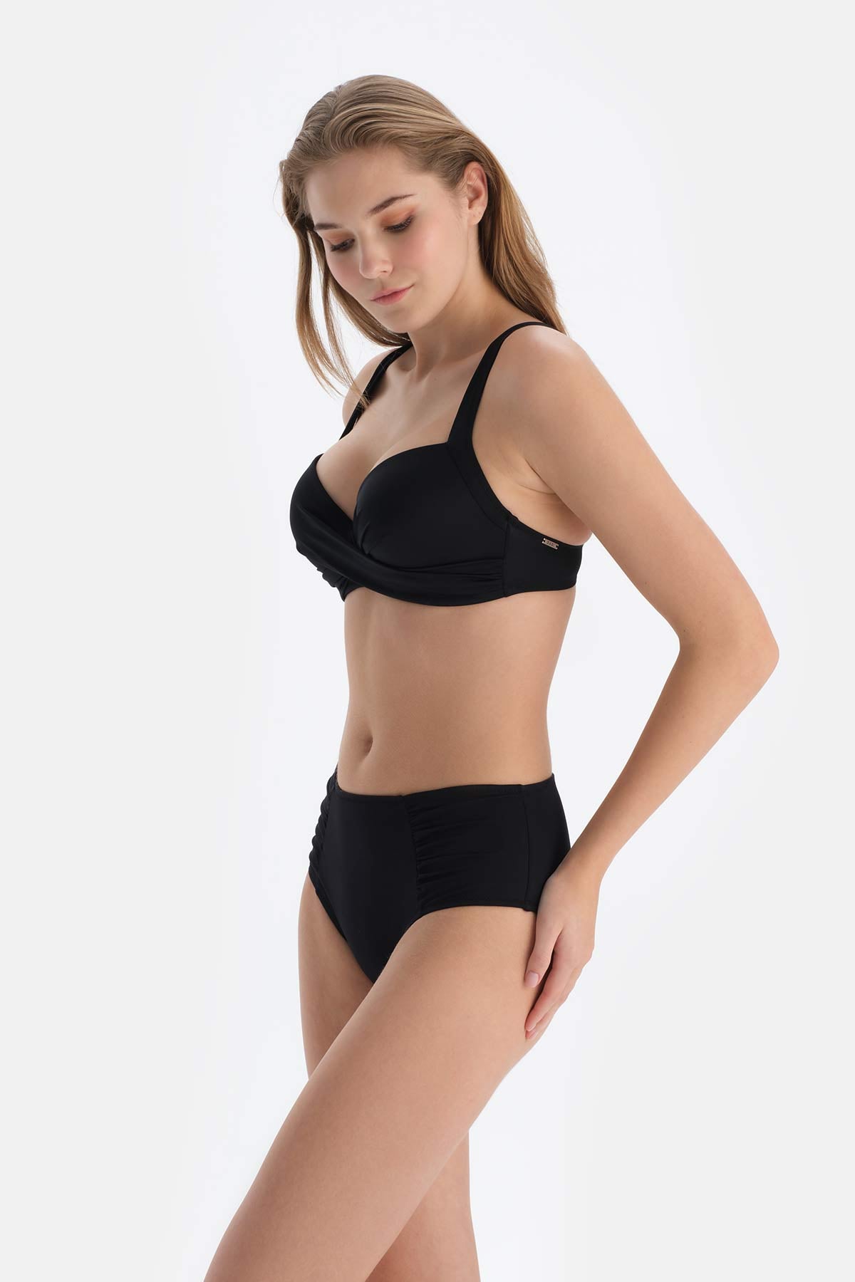 Siyah Kaplı Balenli Bikini Üstü