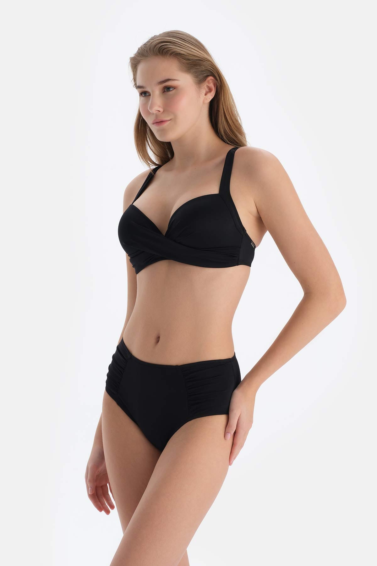 Siyah Kaplı Balenli Bikini Üstü