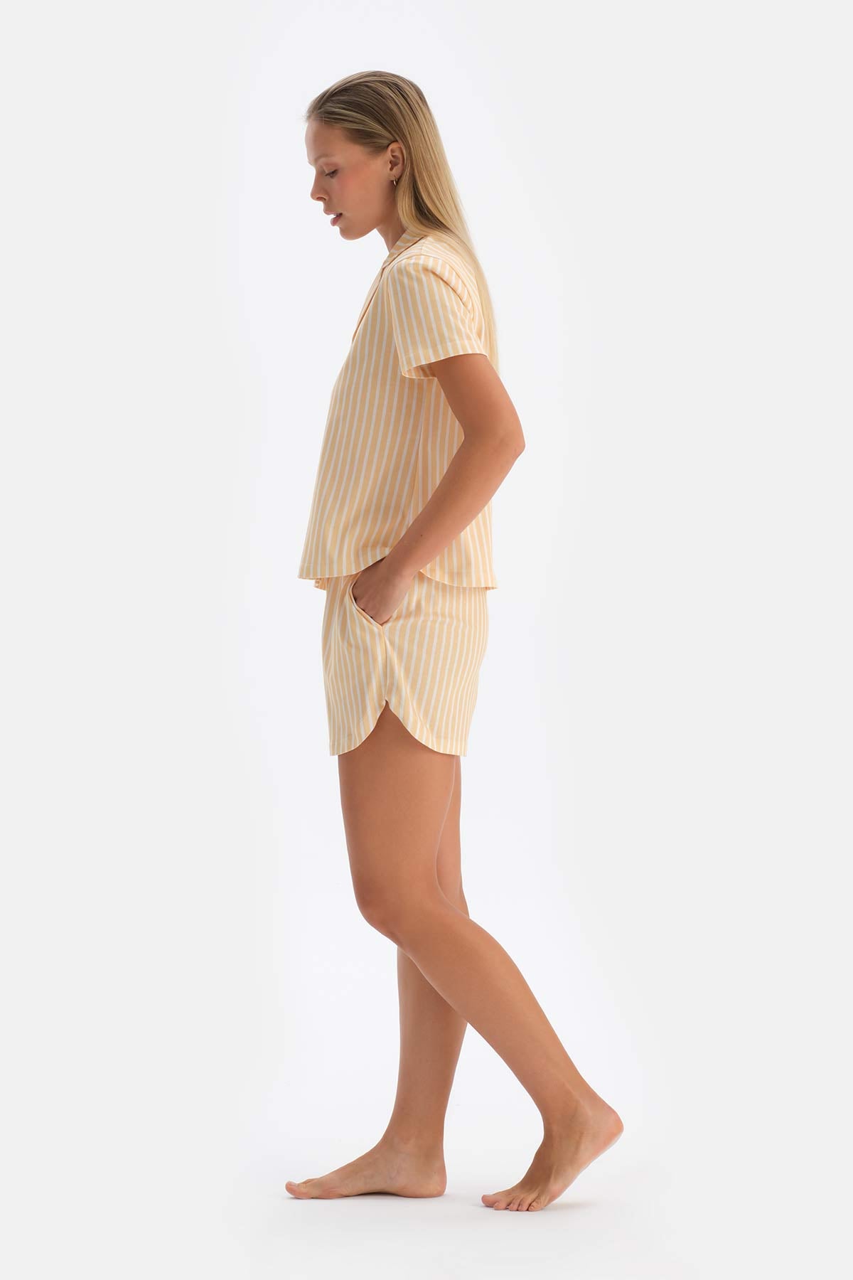 Sarı Çizgili Gömlek Yaka Modal Şortlu Pijama Takımı