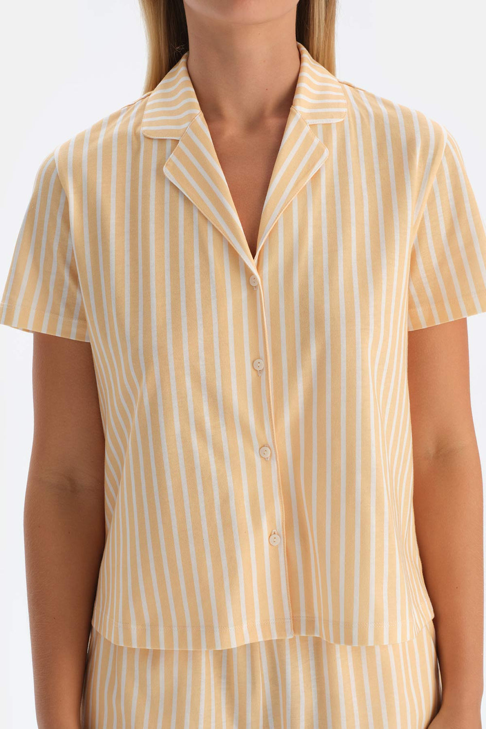 Sarı Çizgili Gömlek Yaka Modal Şortlu Pijama Takımı