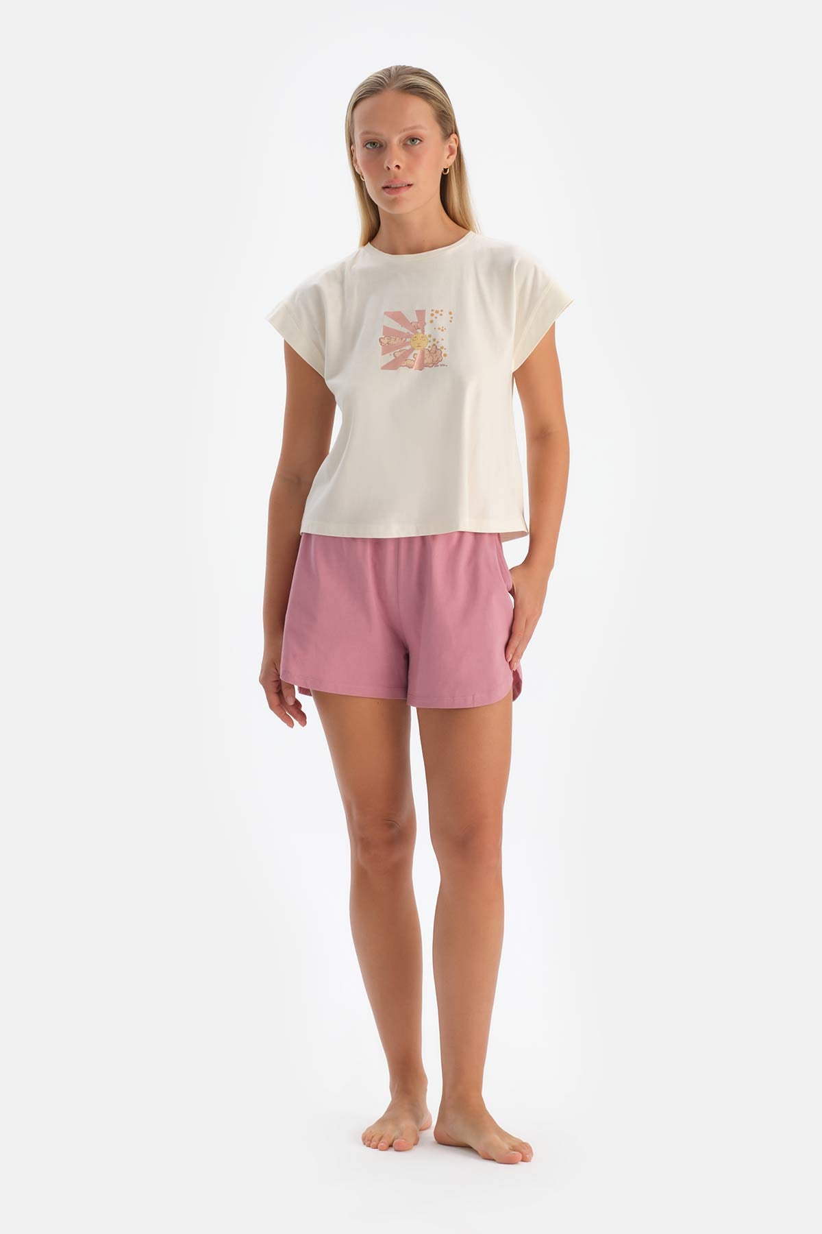 Kırık Beyaz Baskılı Şortlu Pijama Takımı