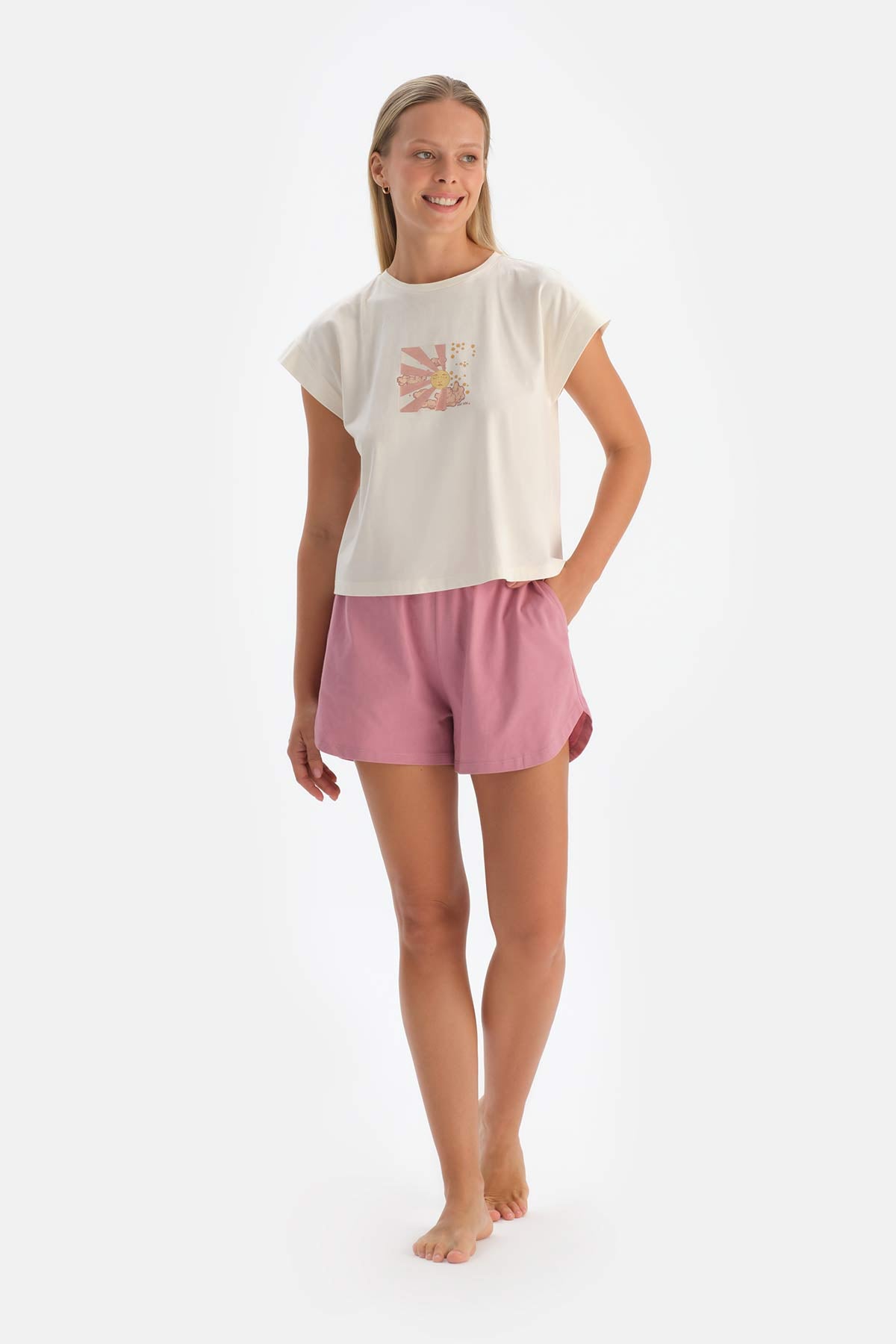 Kırık Beyaz Baskılı Şortlu Pijama Takımı