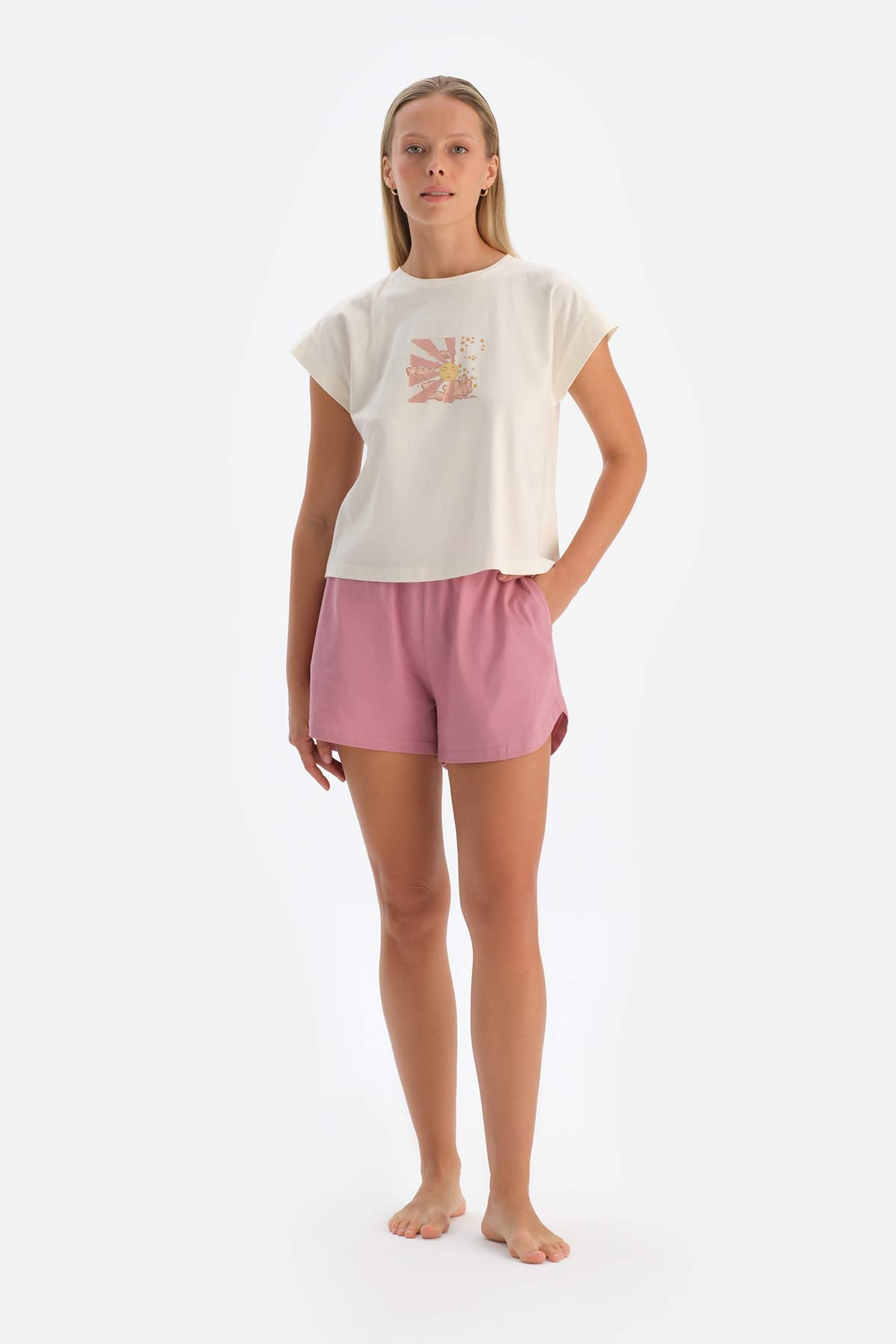 Kırık Beyaz Baskılı Şortlu Pijama Takımı