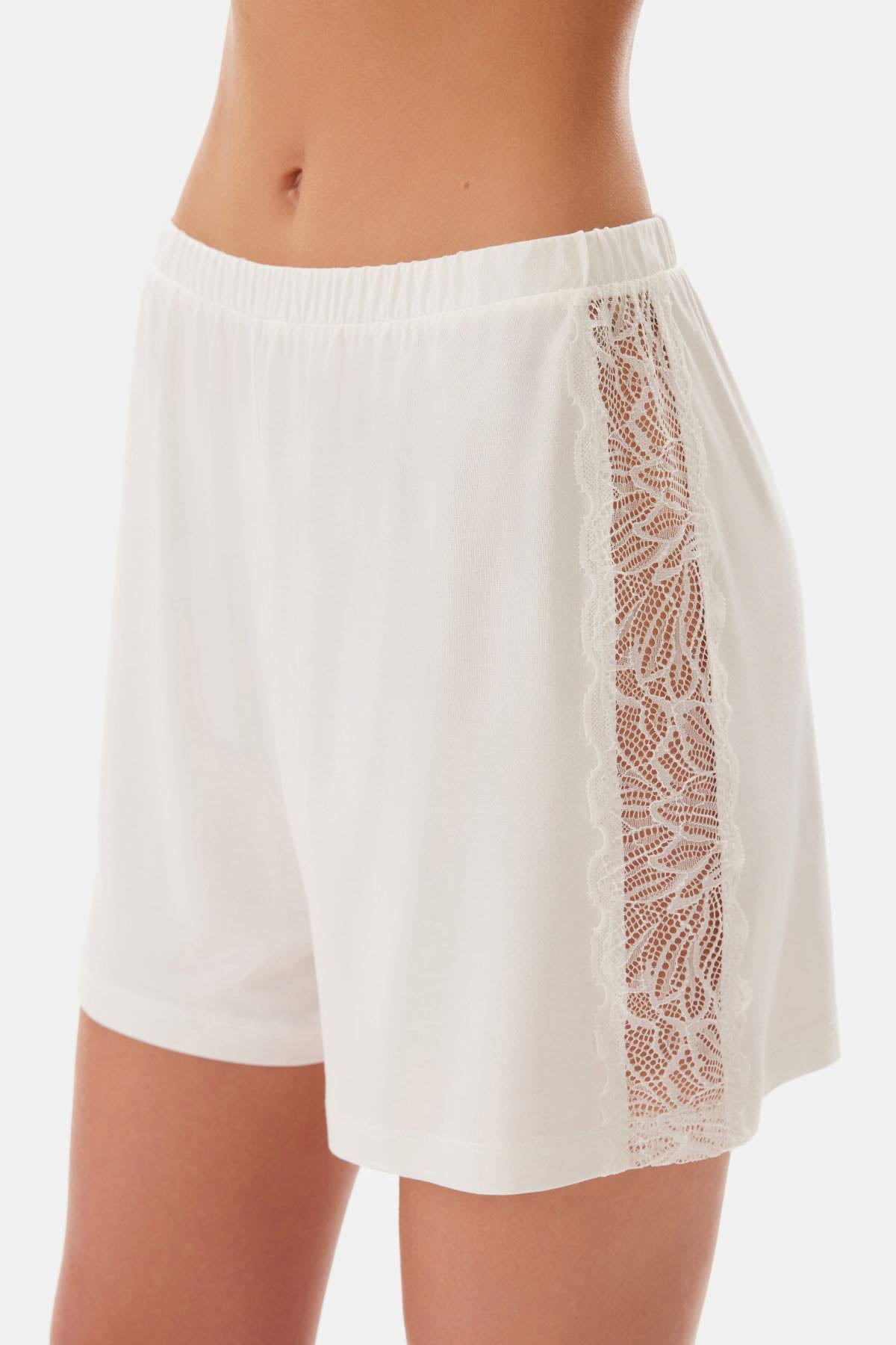 Ekru Dantel Detaylı Viskon Şortlu Pijama Takımı