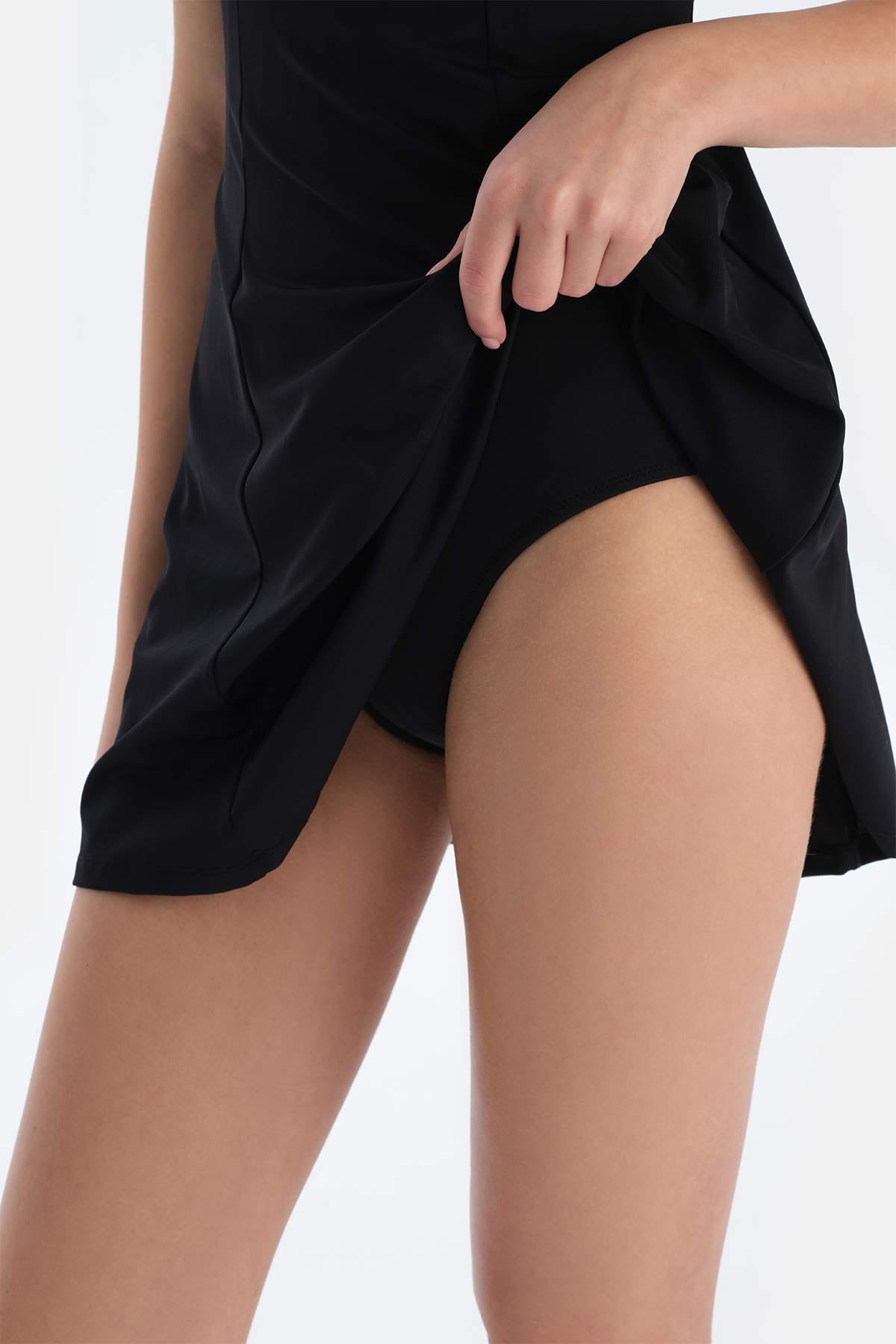 Siyah Kare Yaka Elbiseli Mayo