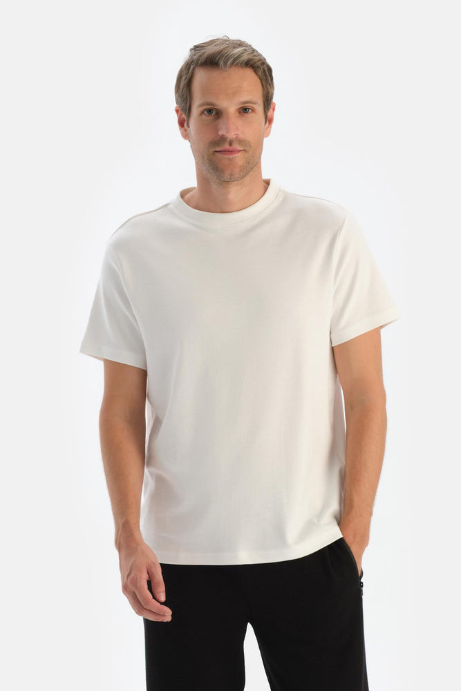 Beyaz Erkek Bis Yaka Ipek Apre Tişört