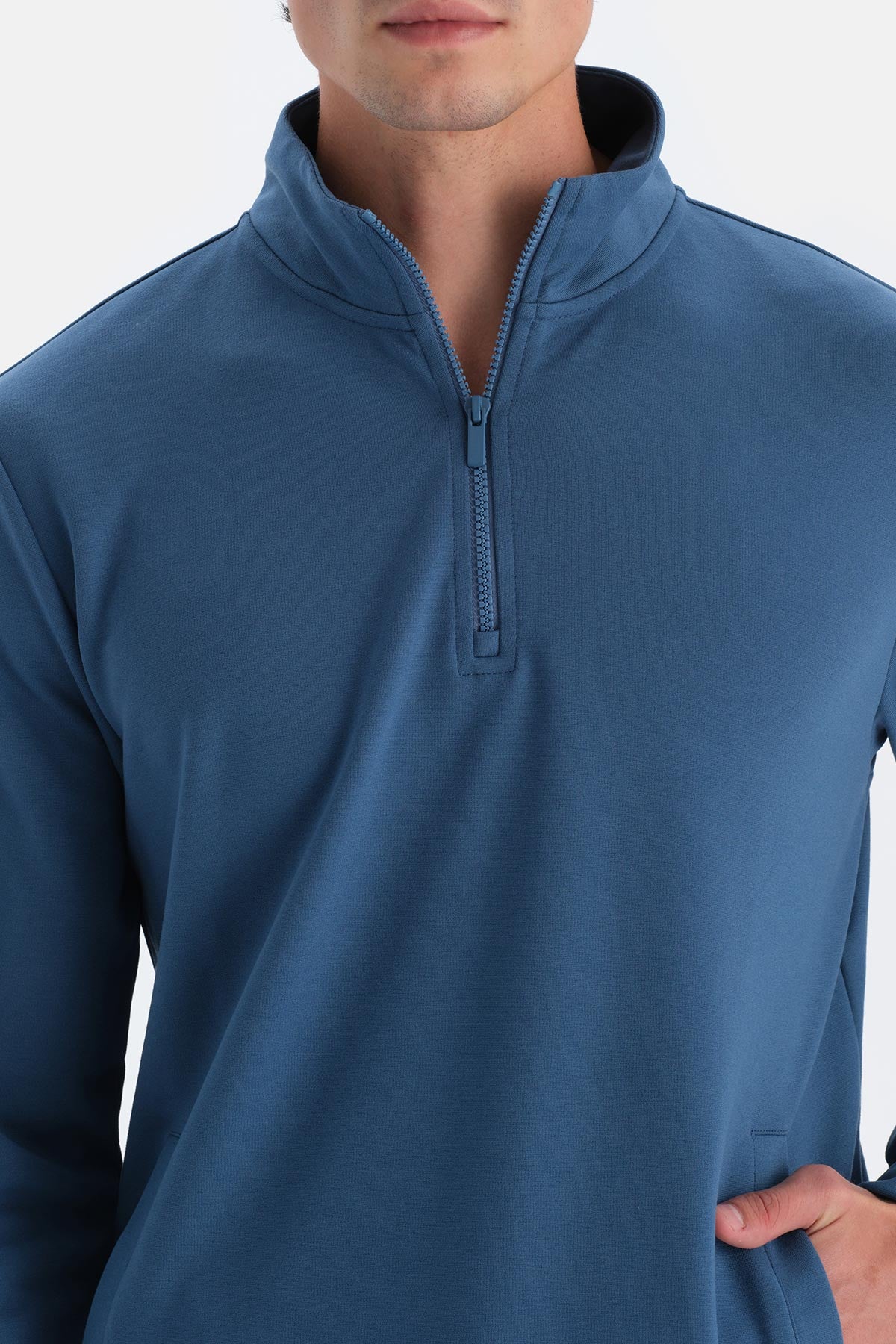 Mavi Erkek Dik Yaka Yarım Fermuarlı Sweatshırt