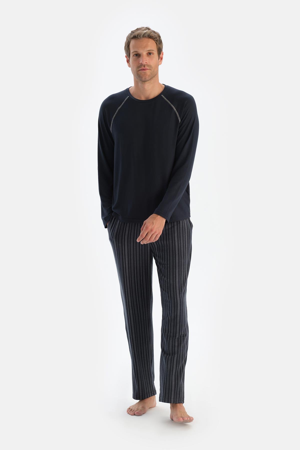 Lacivert Reglan Kol Detaylı Altı Desenli Pijama Takımı