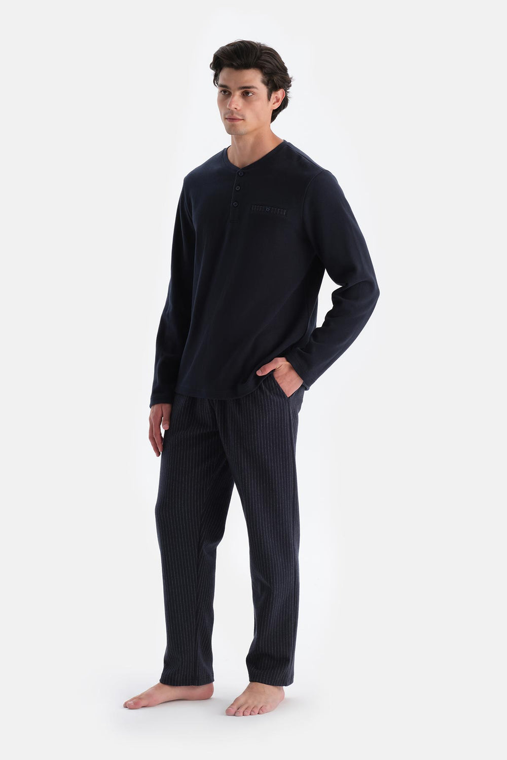 Lacivert Yarım Patlı Uzun Kollu Altı Çizgili Pijama Takımı