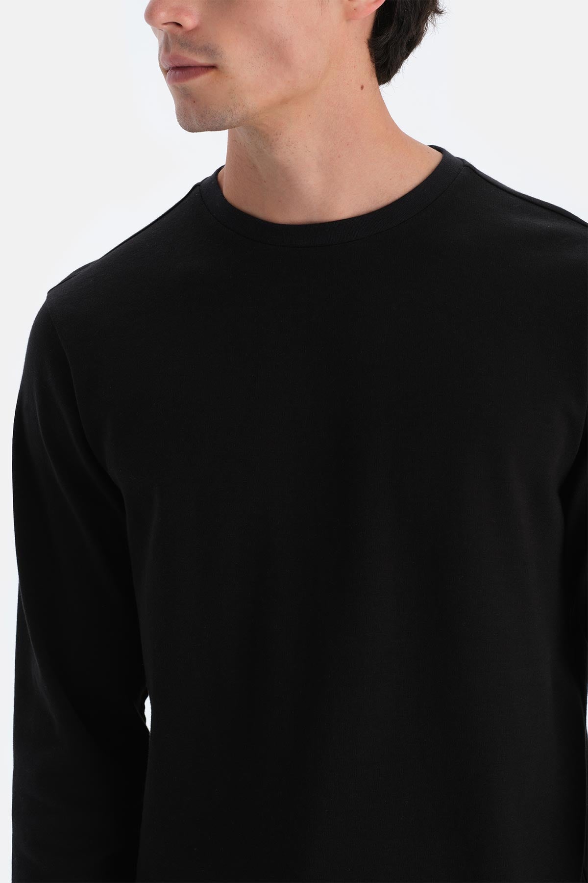 Siyah Bisiklet Yaka Uzun Kollu Altı Desenli Pijama Takımı