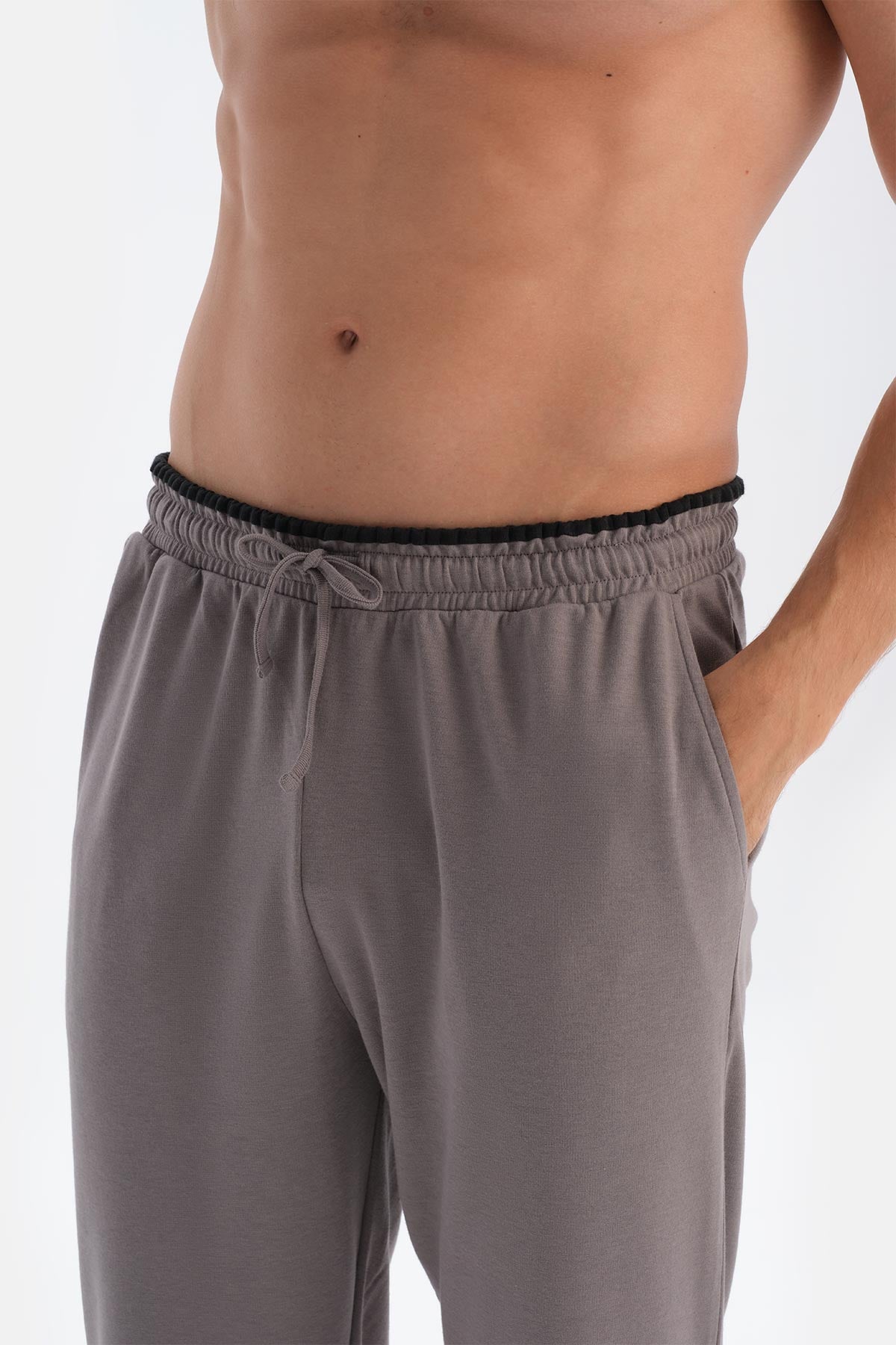 Füme Yaka Ve Bel Detaylı Celliant Pijama Takımı