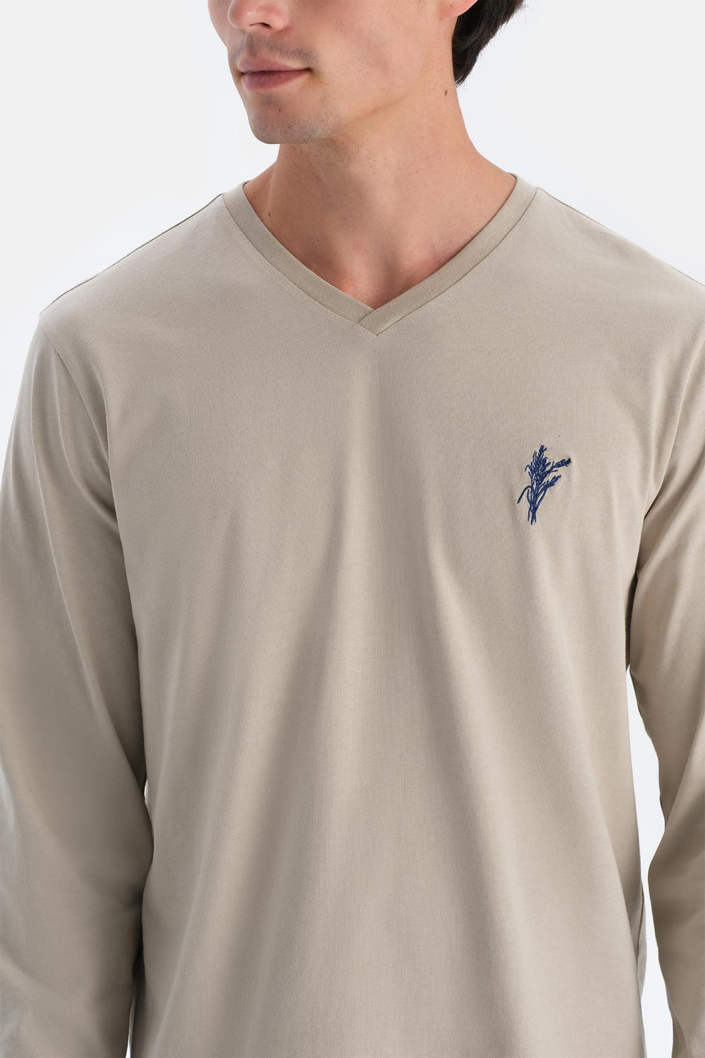 Gri V Yaka Baskı Detaylı Pantolon Pijama Takımı