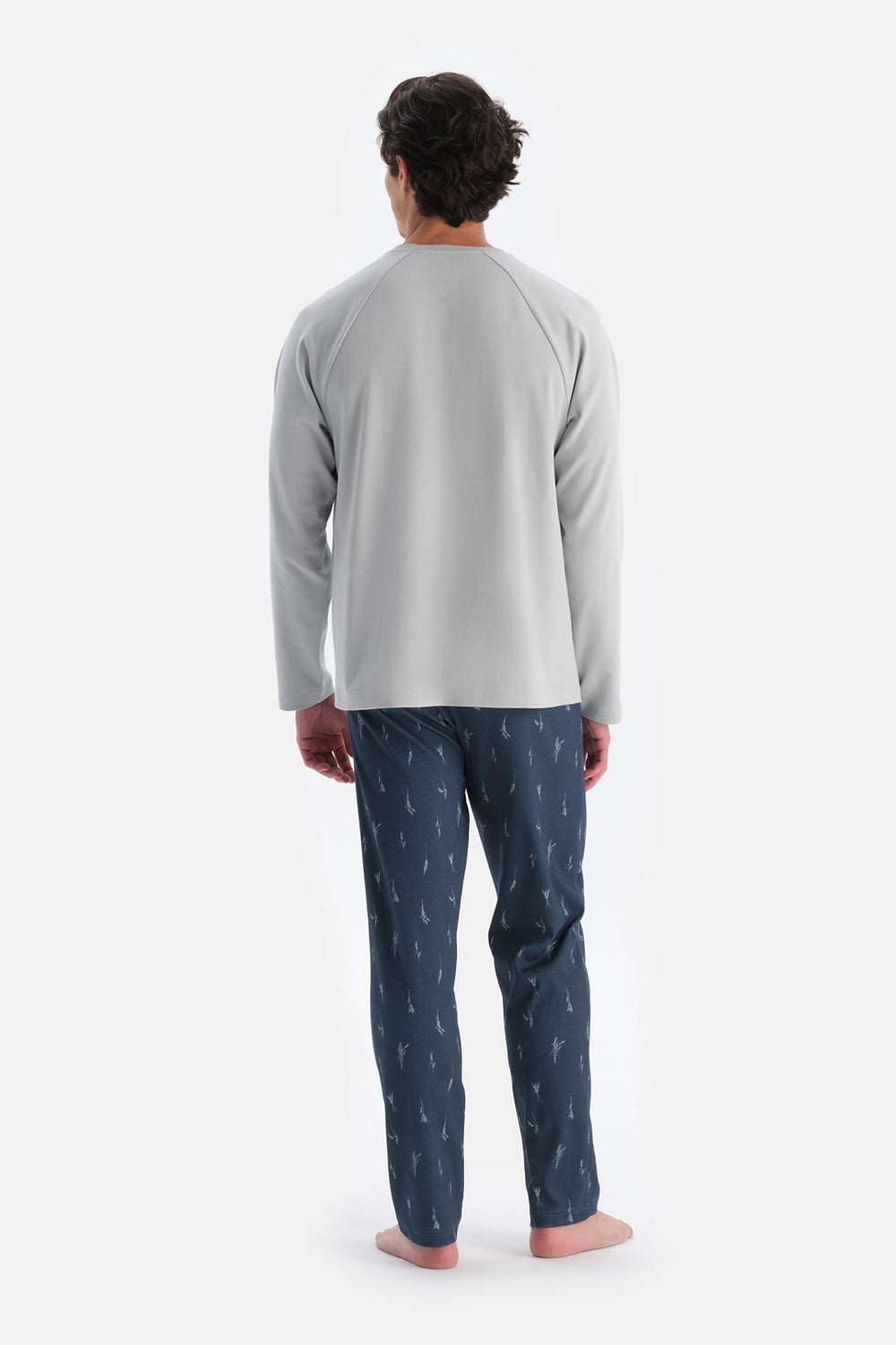 Gri Yarım Patlı Uzun Kollu Altı Baskılı Pijama Takımı