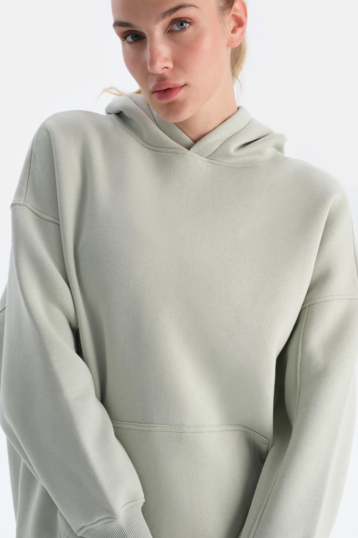 Mint Yeşili Kadın Sırt Baskılı Kapişonlu Sweatshırt