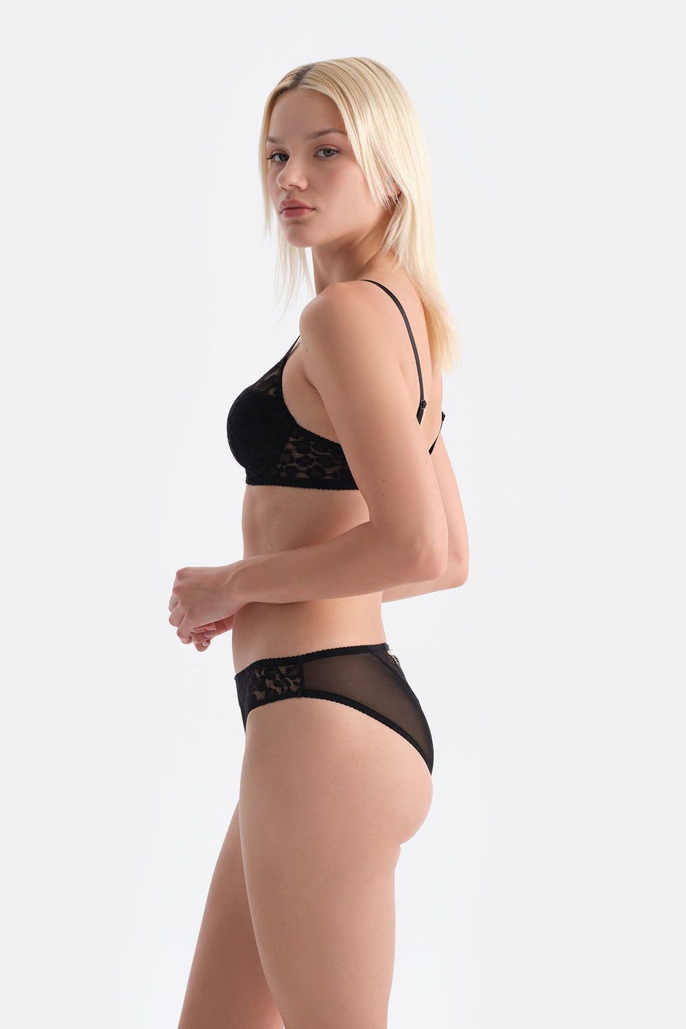 Siyah Dantelli Toparlayıcı Sütyen