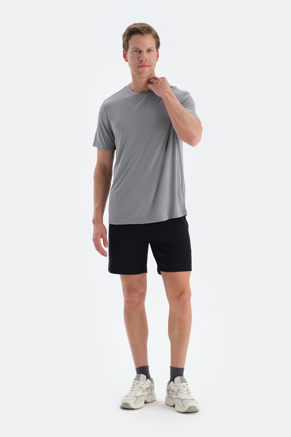 Gri Kısa Kollu Bisiklet Yaka Modal Tişört