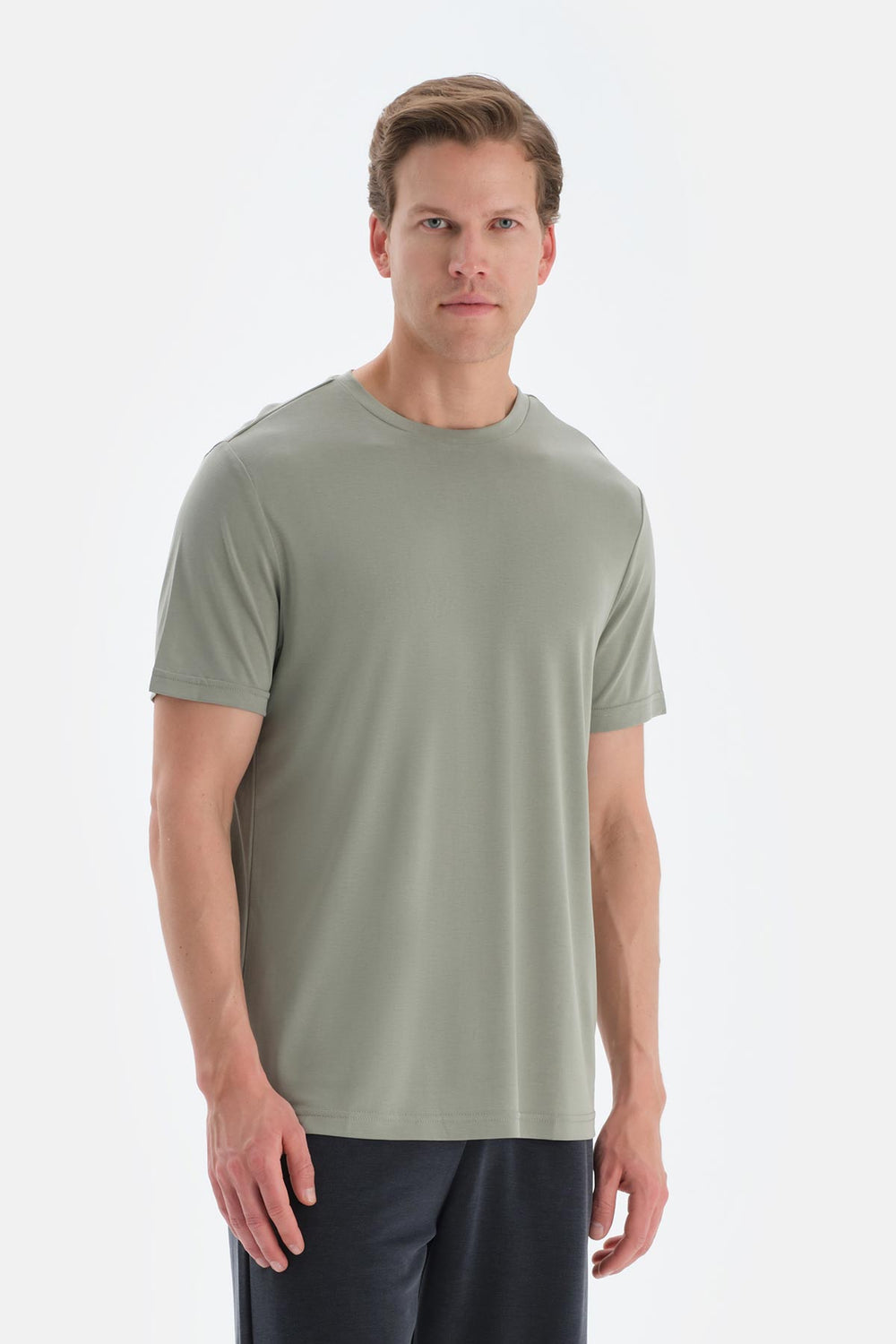 Yeşil Kısa Kollu Bisiklet Yaka Modal Tişört