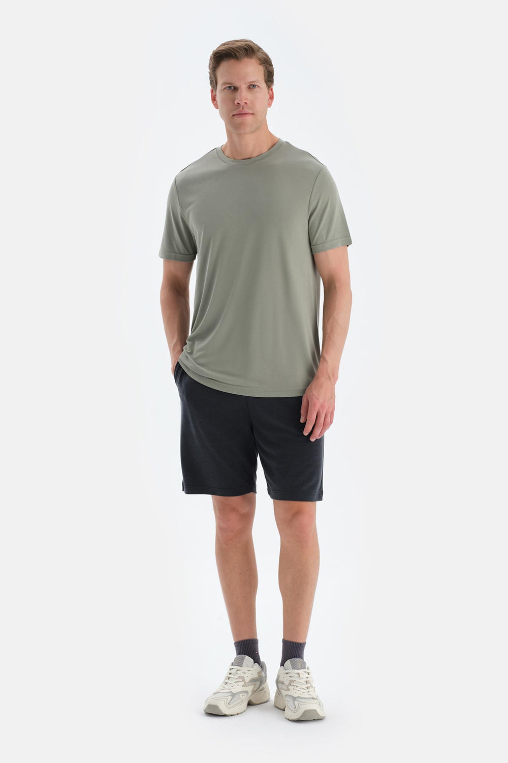 Yeşil Kısa Kollu Bisiklet Yaka Modal Tişört