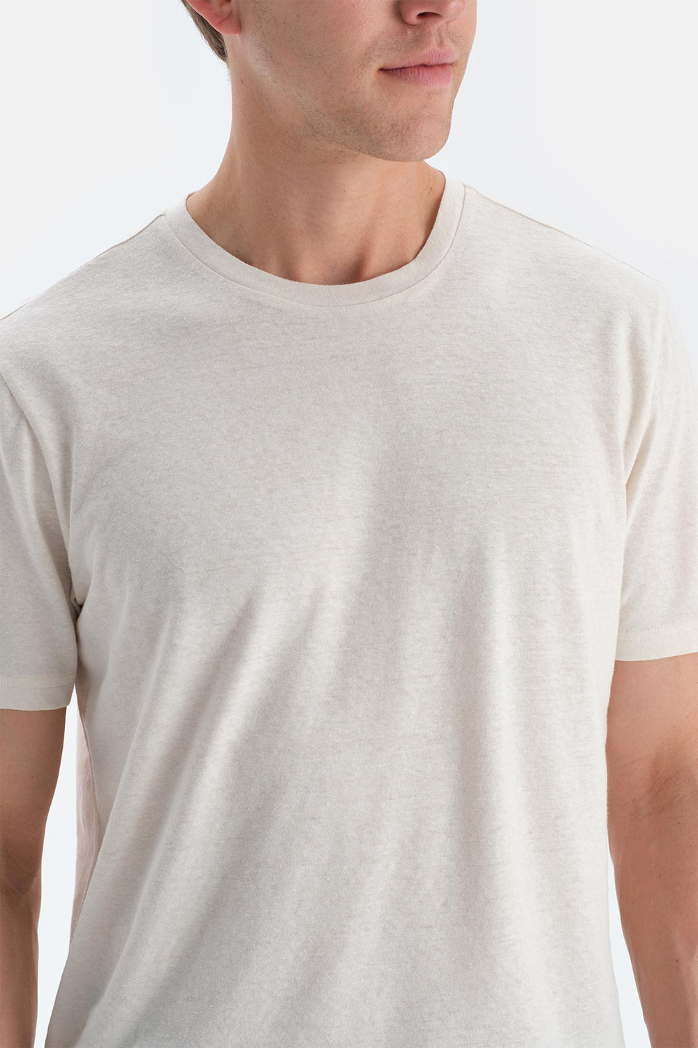 Ekru Bisiklet Yaka Örme Keten Karışımlı Tişört