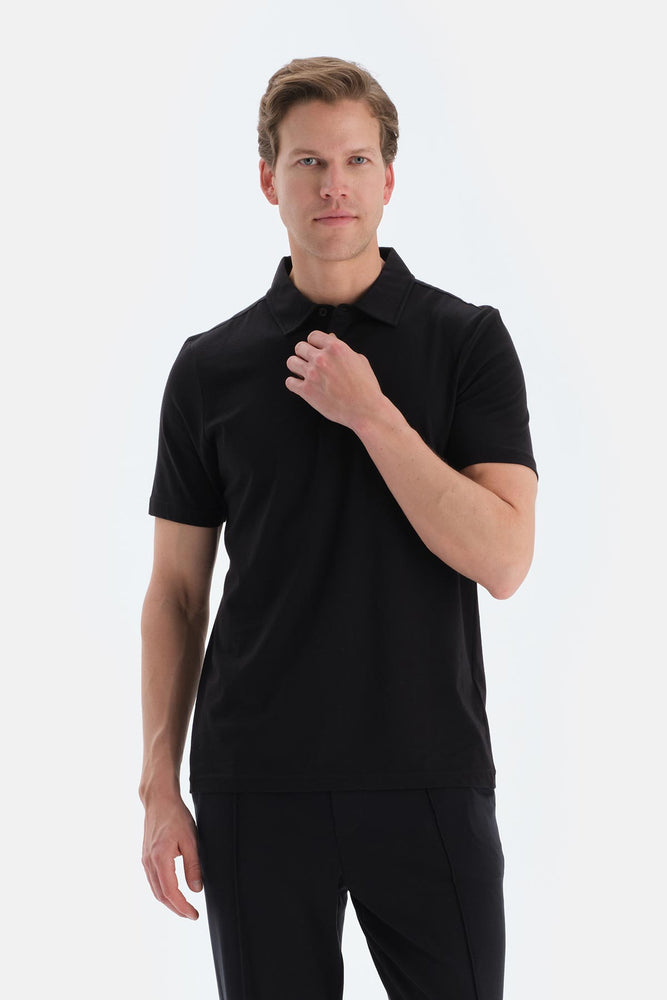 Siyah Polo Yaka Ipek Apre Kısa Kollu Tişört