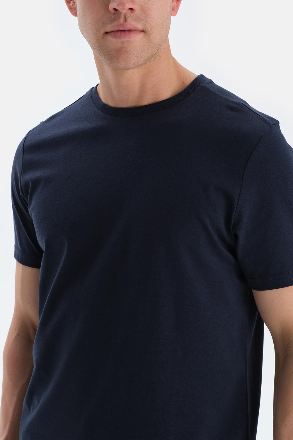 Lacivert Bisiklet Yaka Ipek Apre Kısa Kollu Tişört